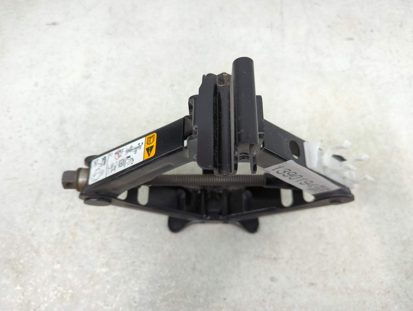 2016 Ford Fusion Spare Scissor Car Jack - Oemusedautoparts1.com