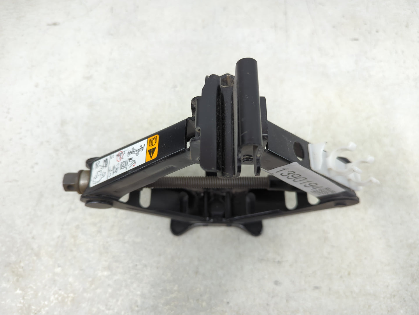 2016 Ford Fusion Spare Scissor Car Jack 1390194 - Oemusedautoparts1.com