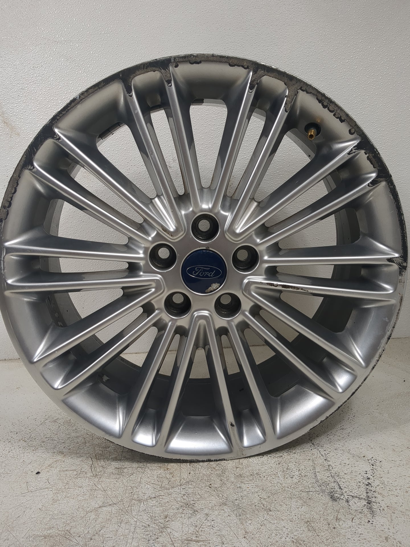 2013-2016 Ford Fusion Oem Wheel Rim - Oemusedautoparts1.com