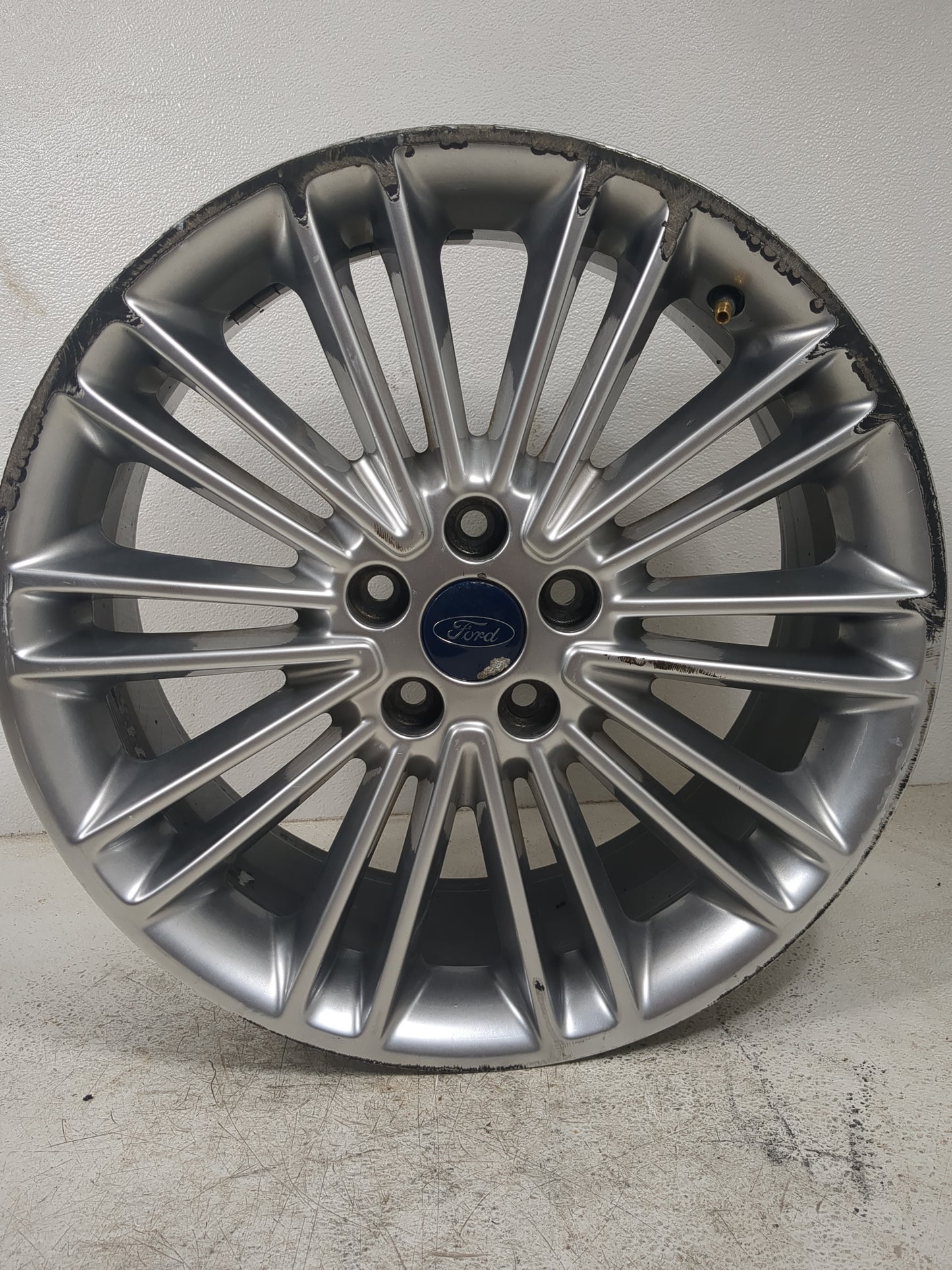 2013-2016 Ford Fusion Oem Wheel Rim - Oemusedautoparts1.com