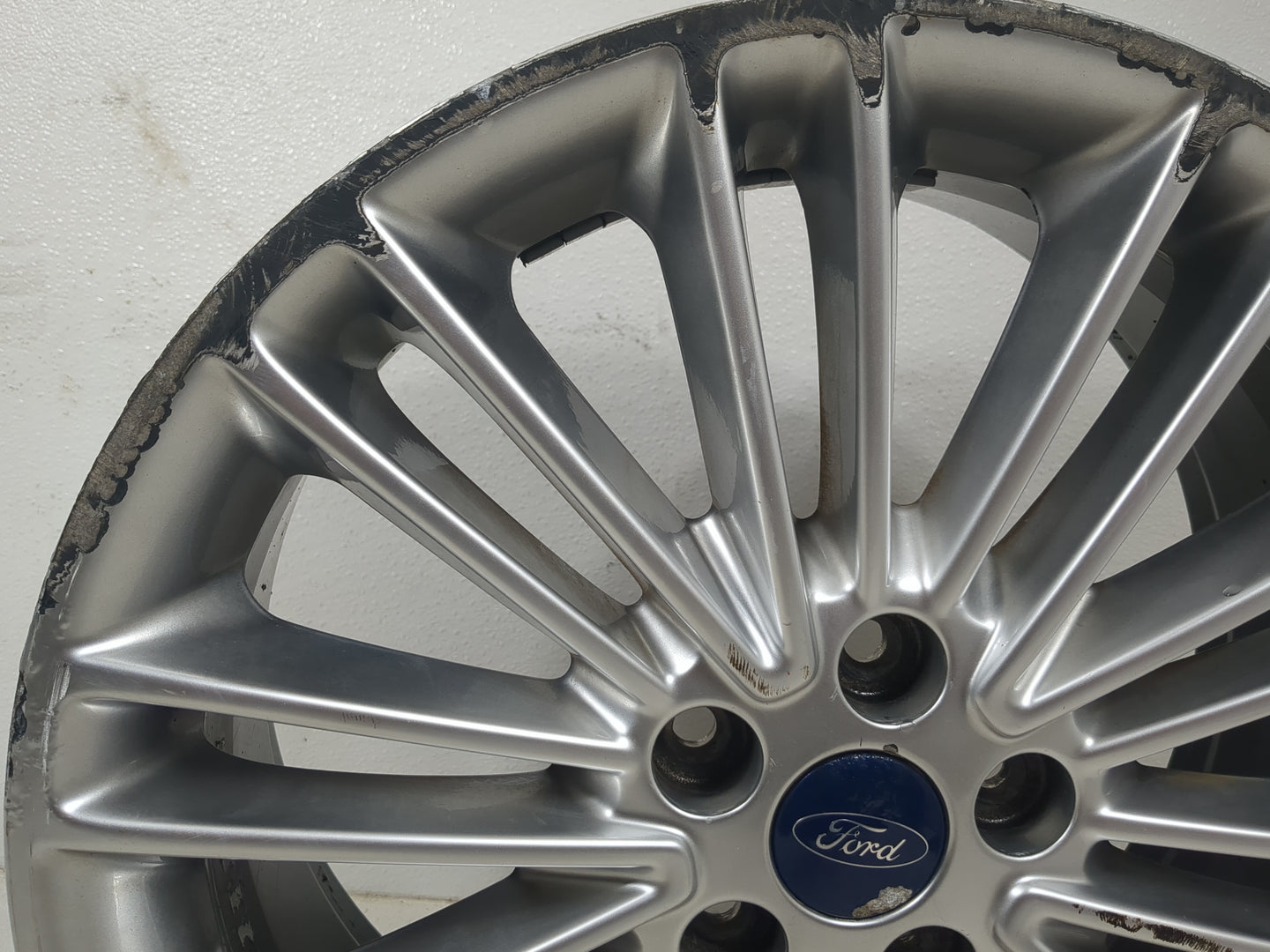 2013-2016 Ford Fusion Oem Wheel Rim - Oemusedautoparts1.com