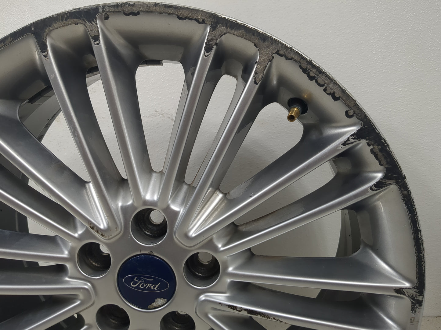 2013-2016 Ford Fusion Oem Wheel Rim - Oemusedautoparts1.com