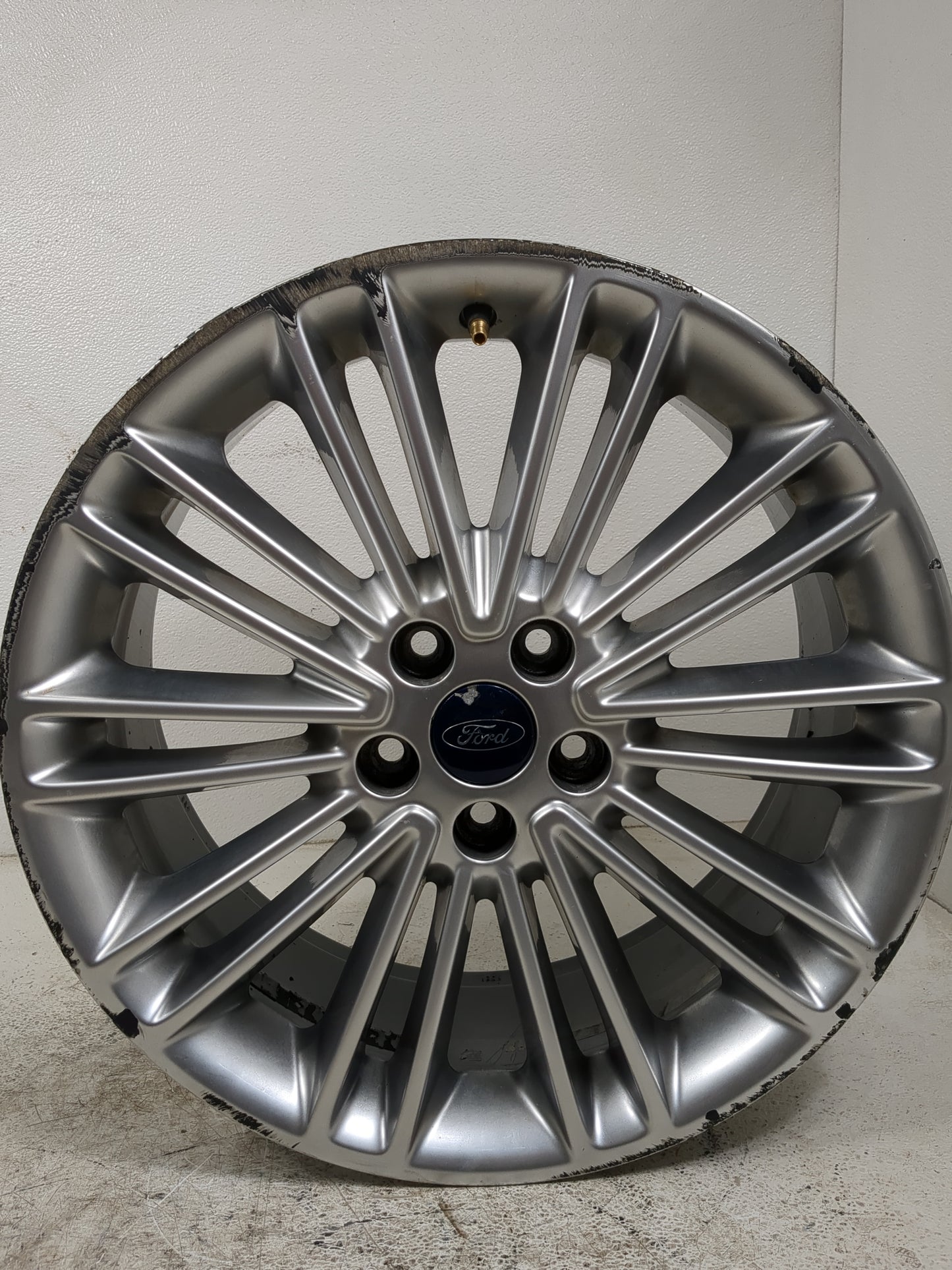 2013-2016 Ford Fusion Oem Wheel Rim 1397380 - Oemusedautoparts1.com