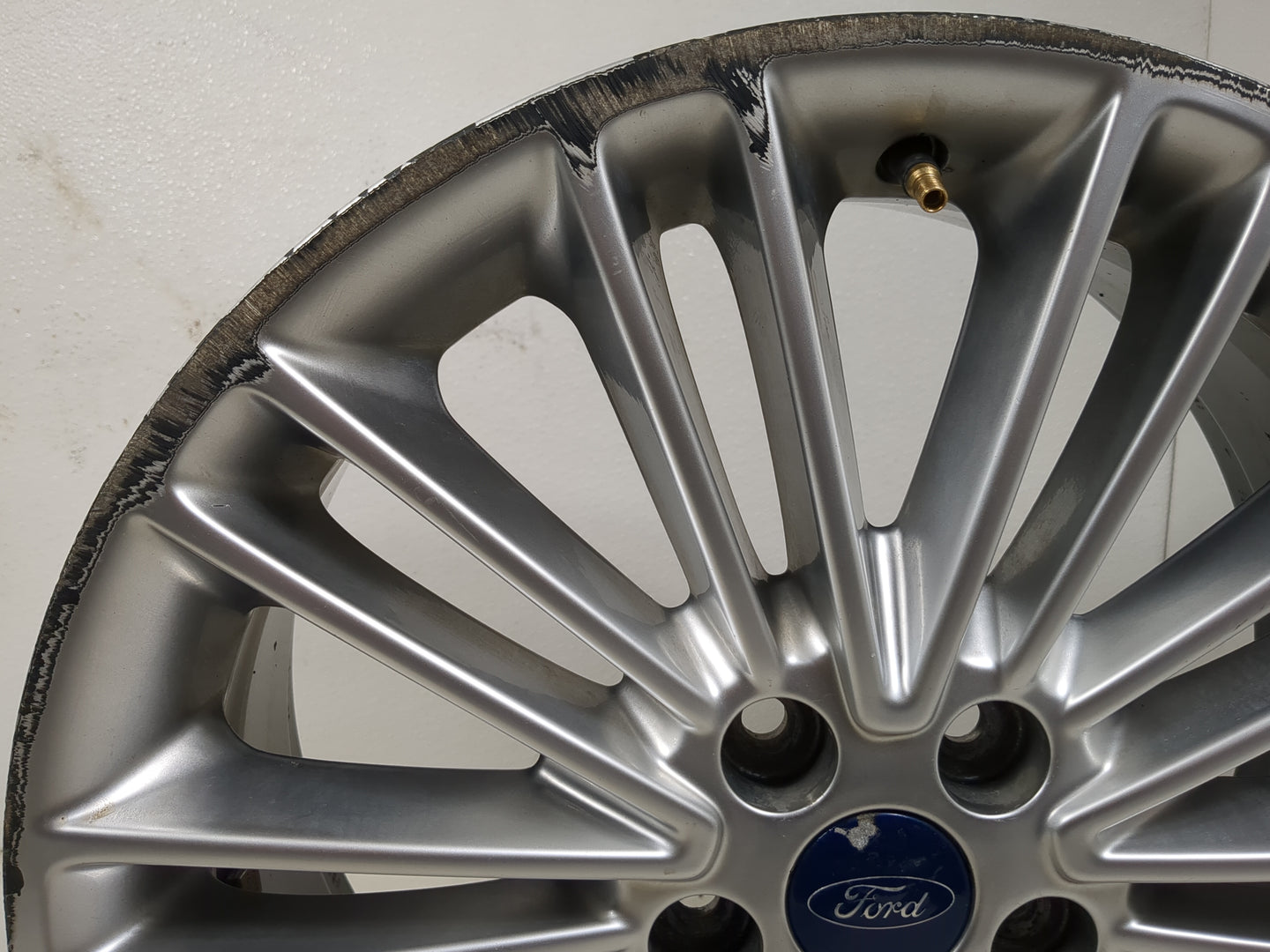 2013-2016 Ford Fusion Oem Wheel Rim 1397380 - Oemusedautoparts1.com