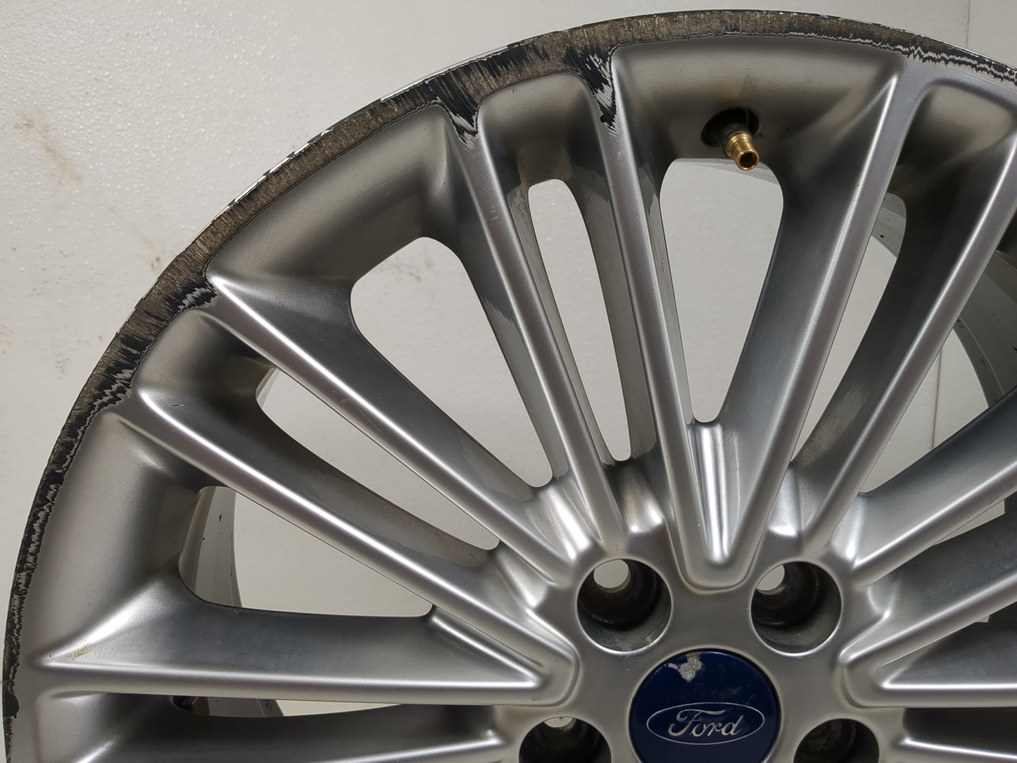 2013-2016 Ford Fusion Oem Wheel Rim 1397380 - Oemusedautoparts1.com