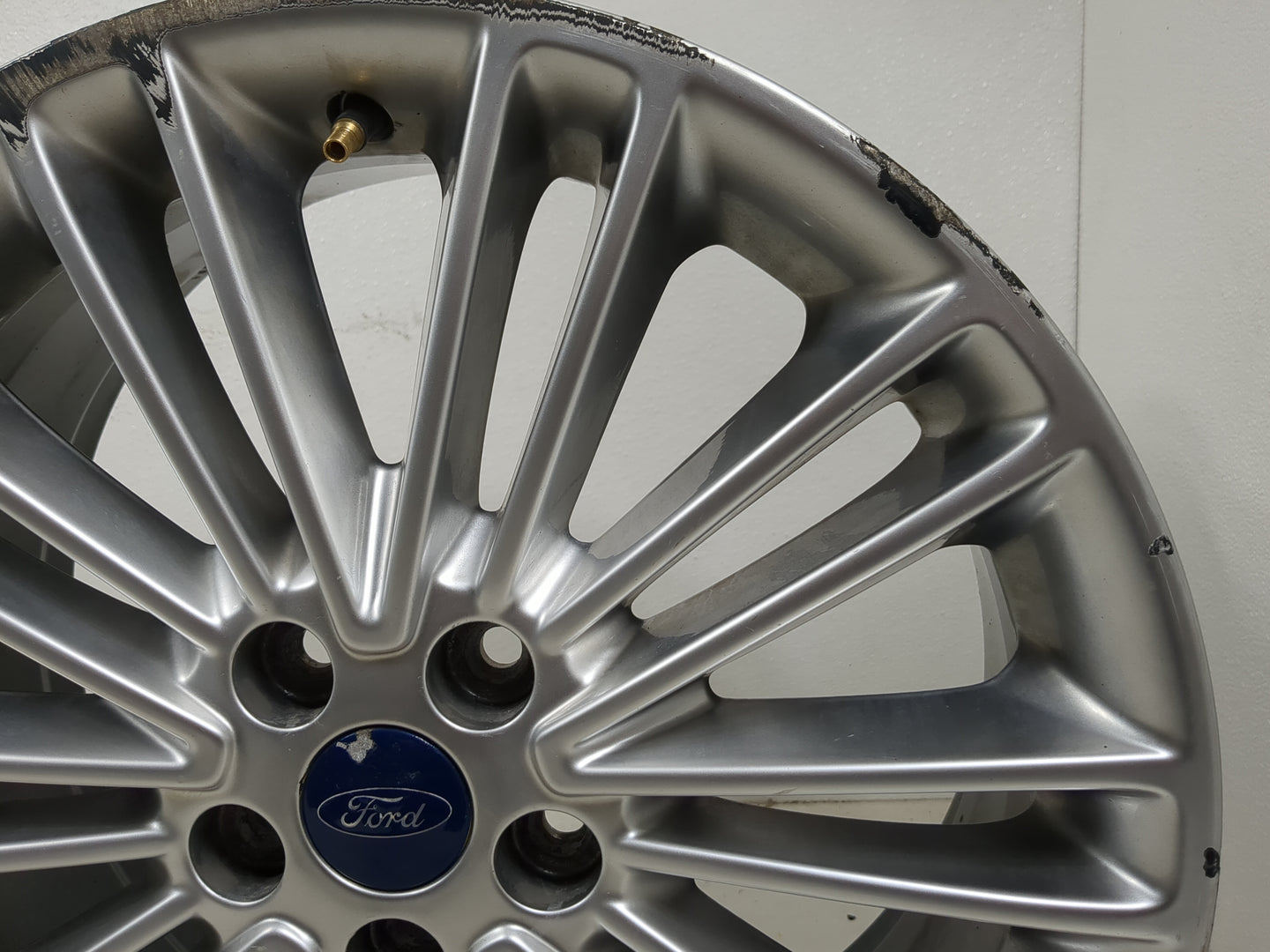 2013-2016 Ford Fusion Oem Wheel Rim 1397380 - Oemusedautoparts1.com