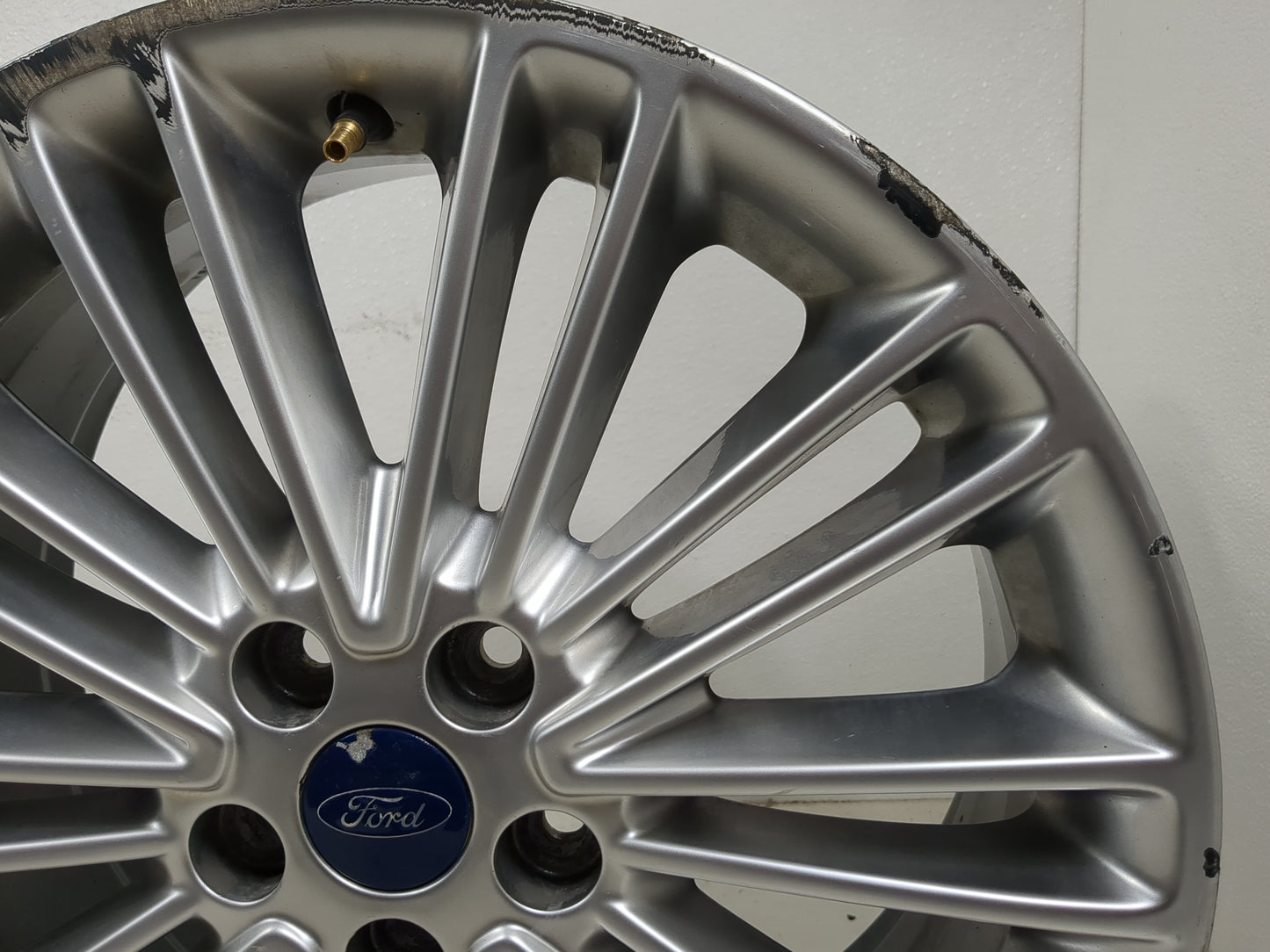 2013-2016 Ford Fusion Oem Wheel Rim 1397380 - Oemusedautoparts1.com