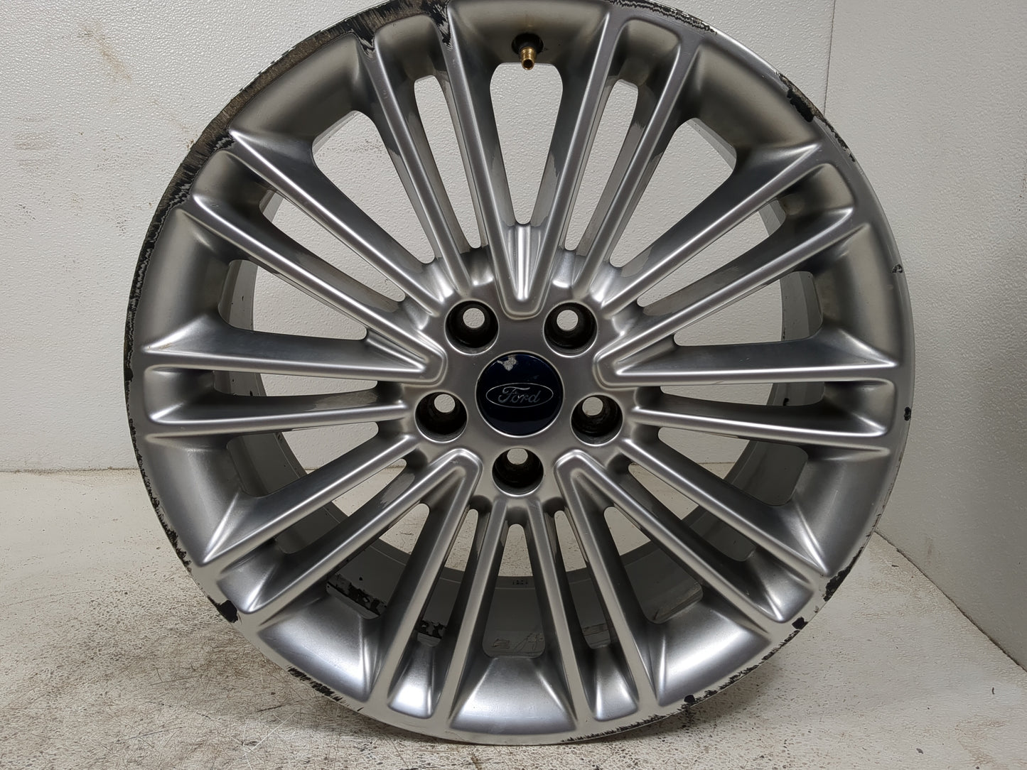 2013-2016 Ford Fusion Oem Wheel Rim 1397380 - Oemusedautoparts1.com