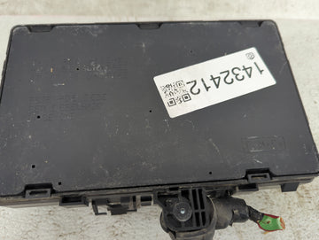 2015-2016 Ford Fusion Fusebox Fuse Box Panel Relay Module P/N:FG9T-14A067-AC 8T2T-14B192-AA Fits Fits 2015 2016 OEM Used Auto Parts