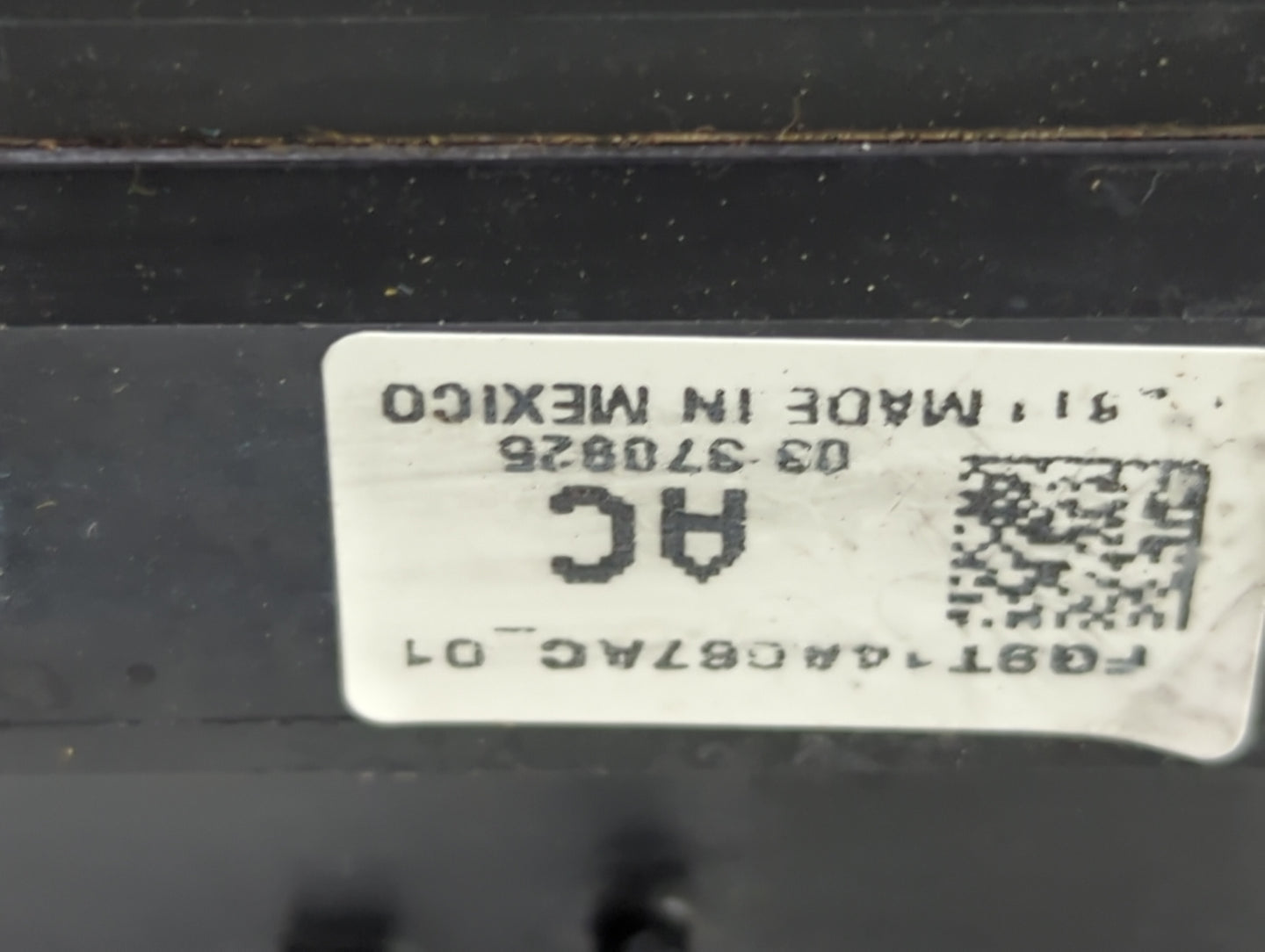 2015-2016 Ford Fusion Fusebox Fuse Box Panel Relay Module P/N:FG9T-14A067-AC 8T2T-14B192-AA Fits Fits 2015 2016 OEM Used Aut