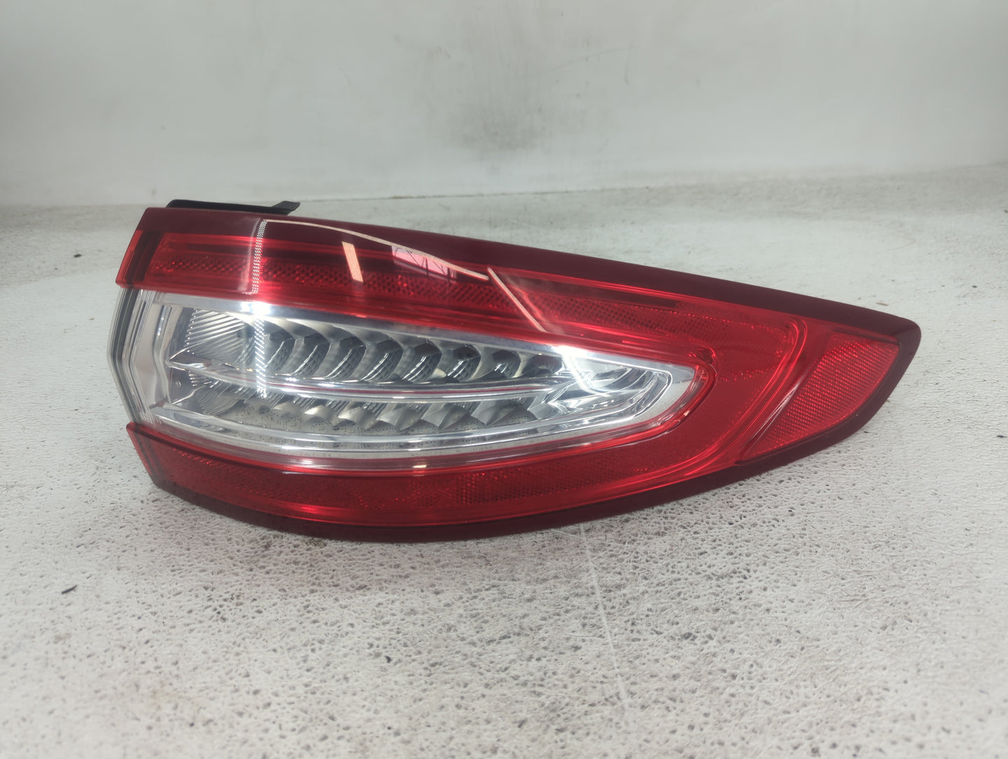 2013-2016 Ford Fusion Tail Light Assembly Passenger Right OEM P/N:DS73-13404-AH Fits Fits 2013 2014 2015 2016 OEM Used Auto 