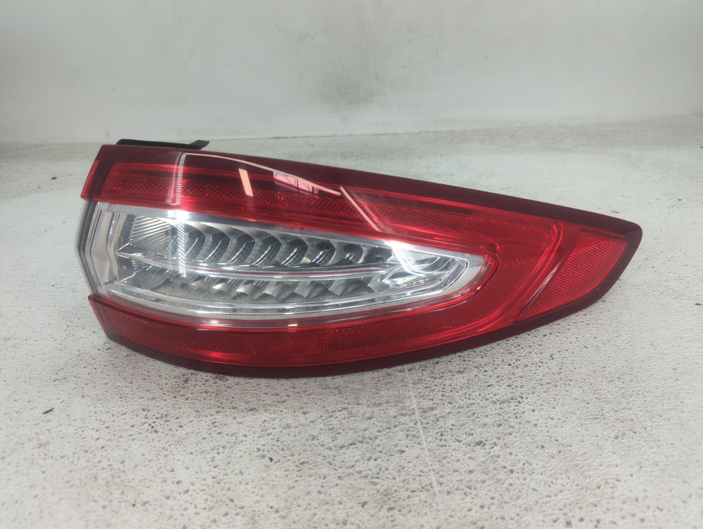 2013-2016 Ford Fusion Tail Light Assembly Passenger Right OEM P/N:DS73-13404-AH Fits Fits 2013 2014 2015 2016 OEM Used Auto 