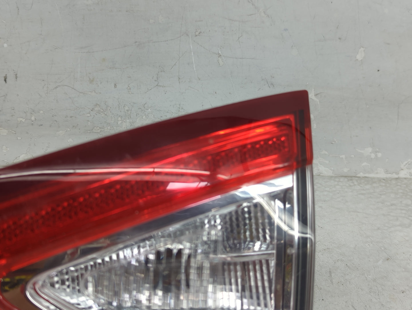 2013-2016 Ford Fusion Tail Light Assembly Passenger Right OEM P/N:DS73-13A602-AE Fits Fits 2013 2014 2015 2016 OEM Used Auto