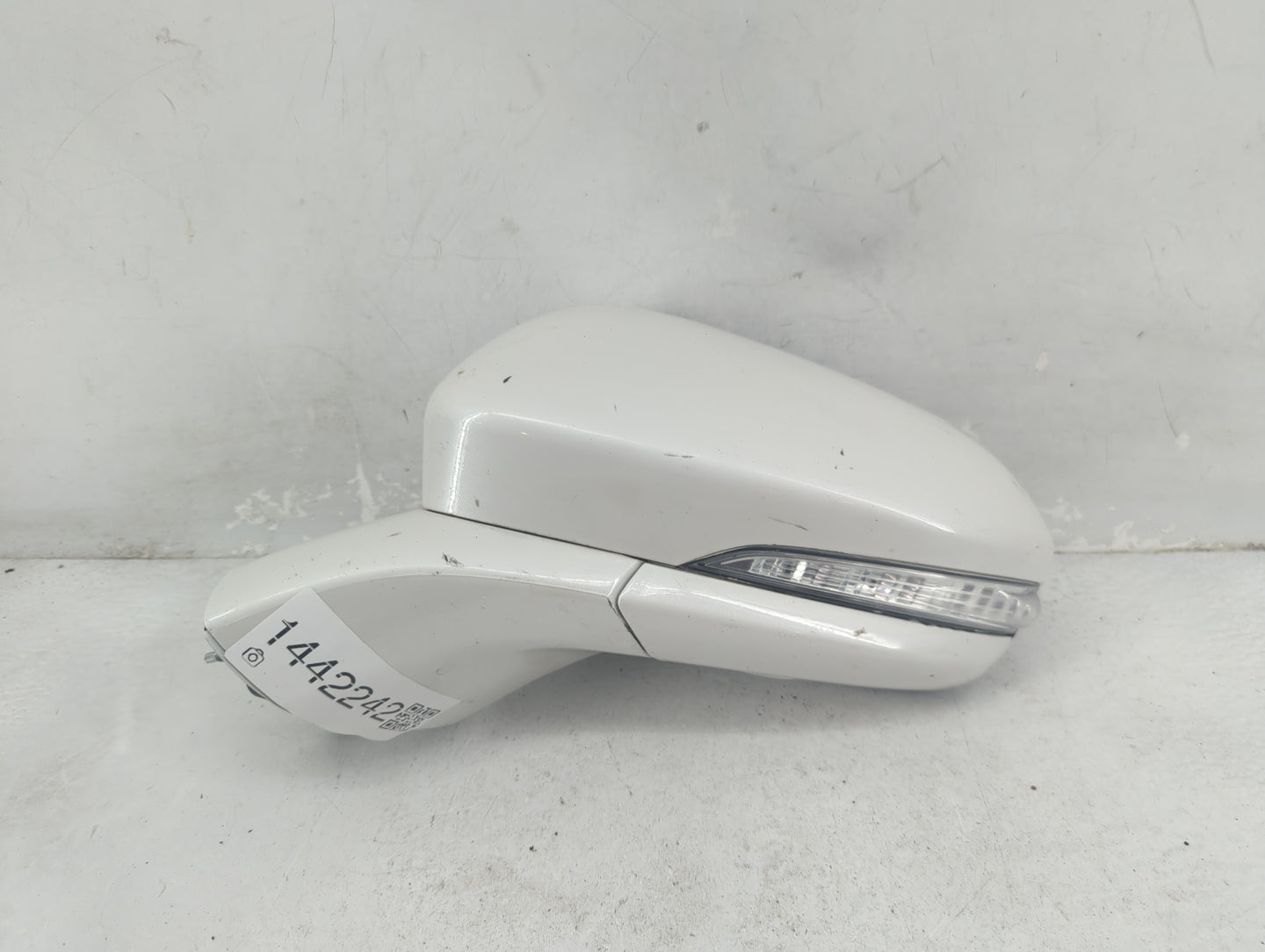 2015-2017 Ford Fusion Driver Side View Mirror - Left Door Mirror OEM Used - Oemusedautoparts1.com