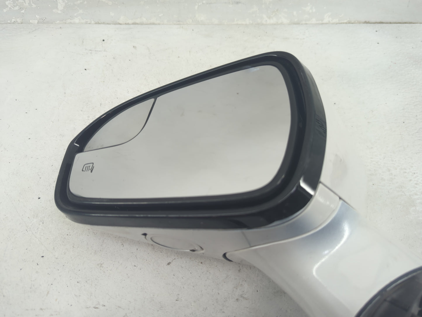 2015-2017 Ford Fusion Driver Side View Mirror - Left Door Mirror OEM Used - Oemusedautoparts1.com
