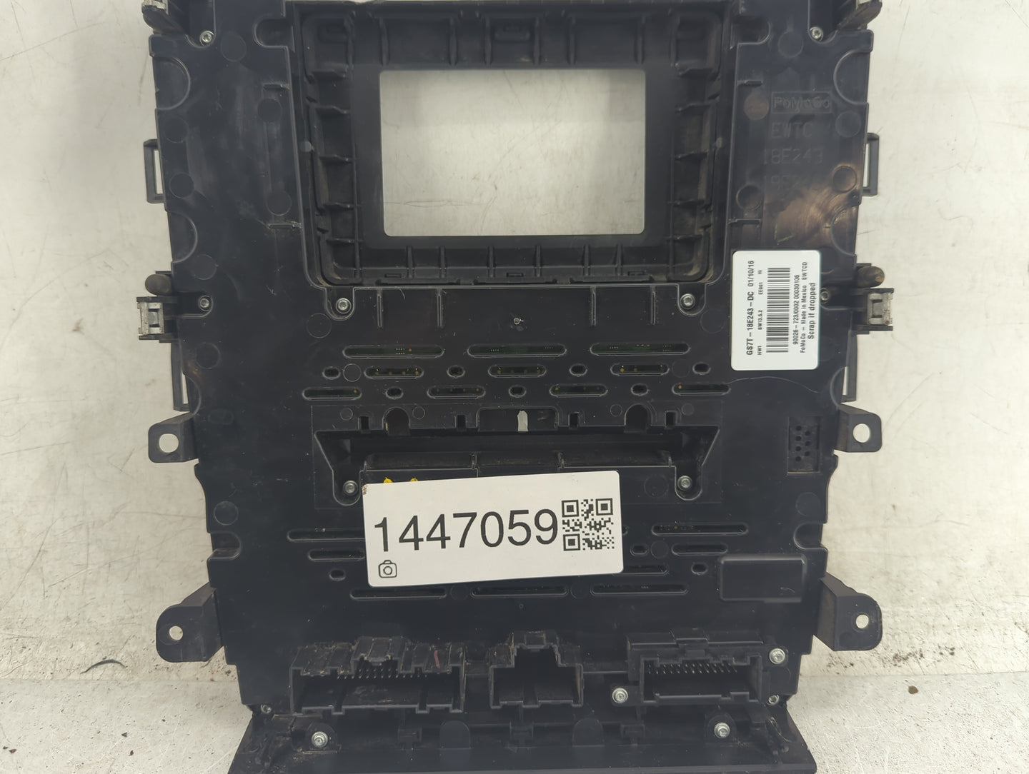 2016-2016 Ford Fusion Radio Control Panel 1447059 - Oemusedautoparts1.com