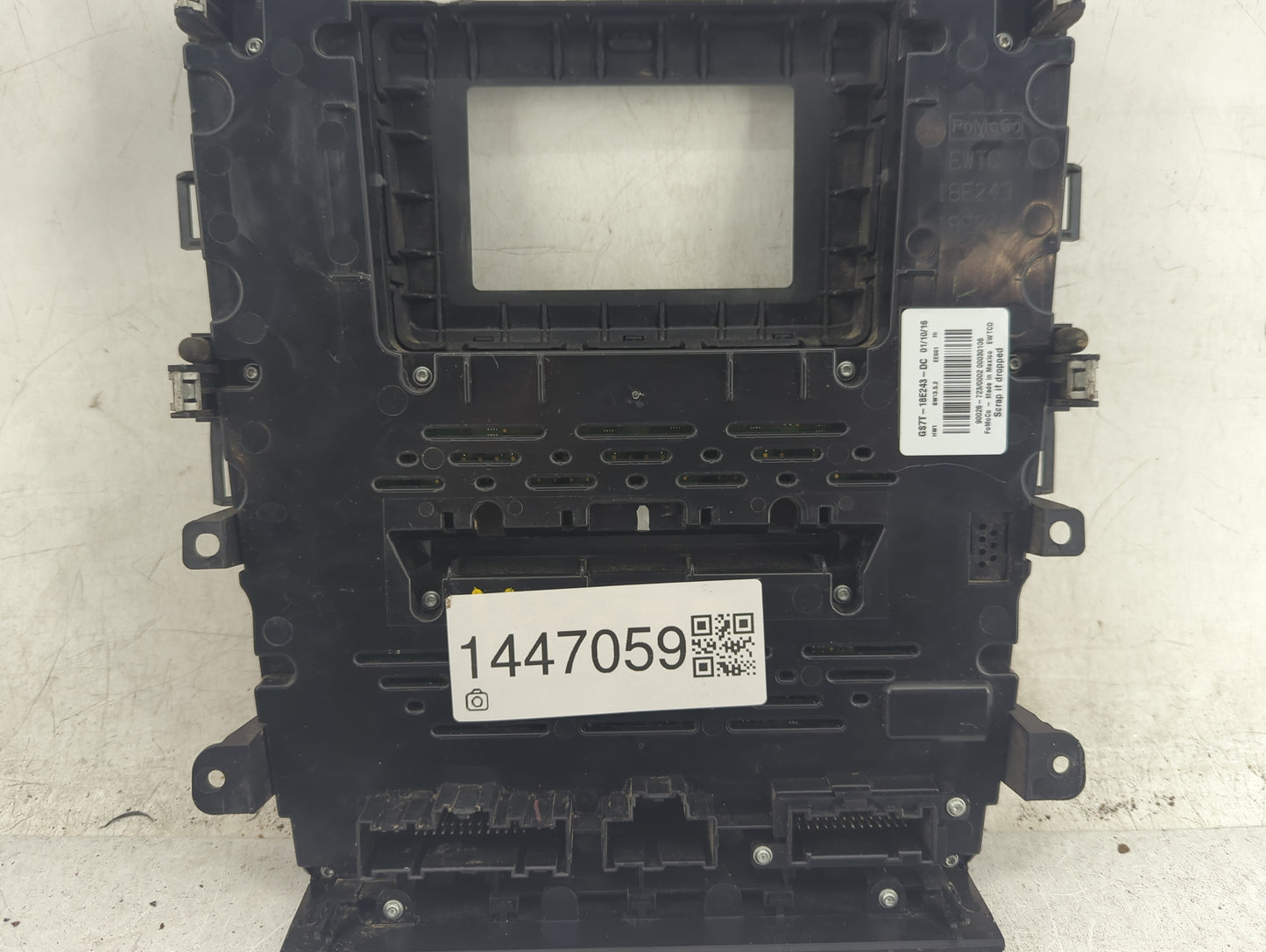 2016-2016 Ford Fusion Radio Control Panel 1447059 - Oemusedautoparts1.com