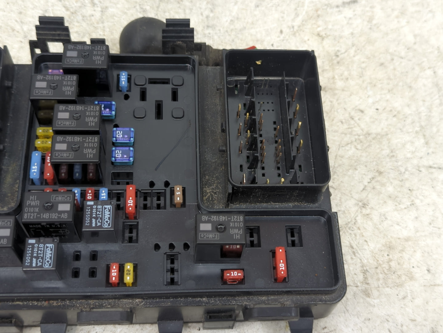 2015-2016 Ford Fusion Fusebox Fuse Box Panel Relay Module P/N:FG9T14A067BB 8T2T-14B192-AB, 8T2T-14B192-BA Fits Fits 2015 201