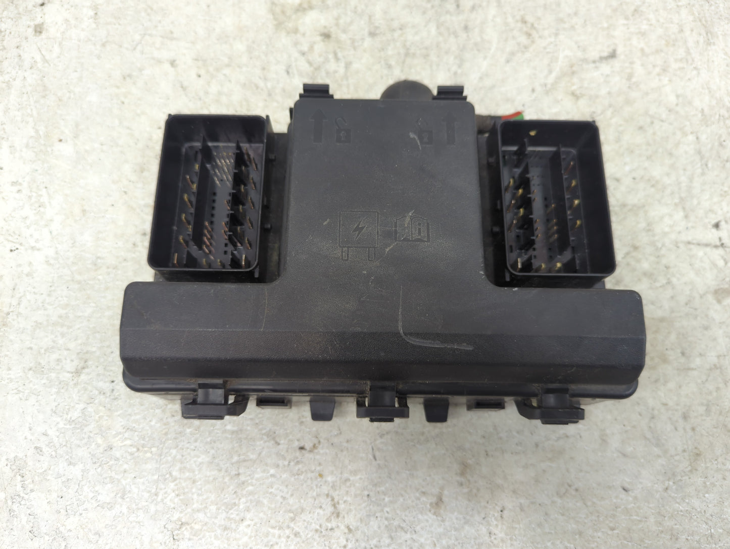 2015-2016 Ford Fusion Fusebox Fuse Box Panel Relay Module P/N:FG9T14A067BB 8T2T-14B192-AB, 8T2T-14B192-BA Fits Fits 2015 201