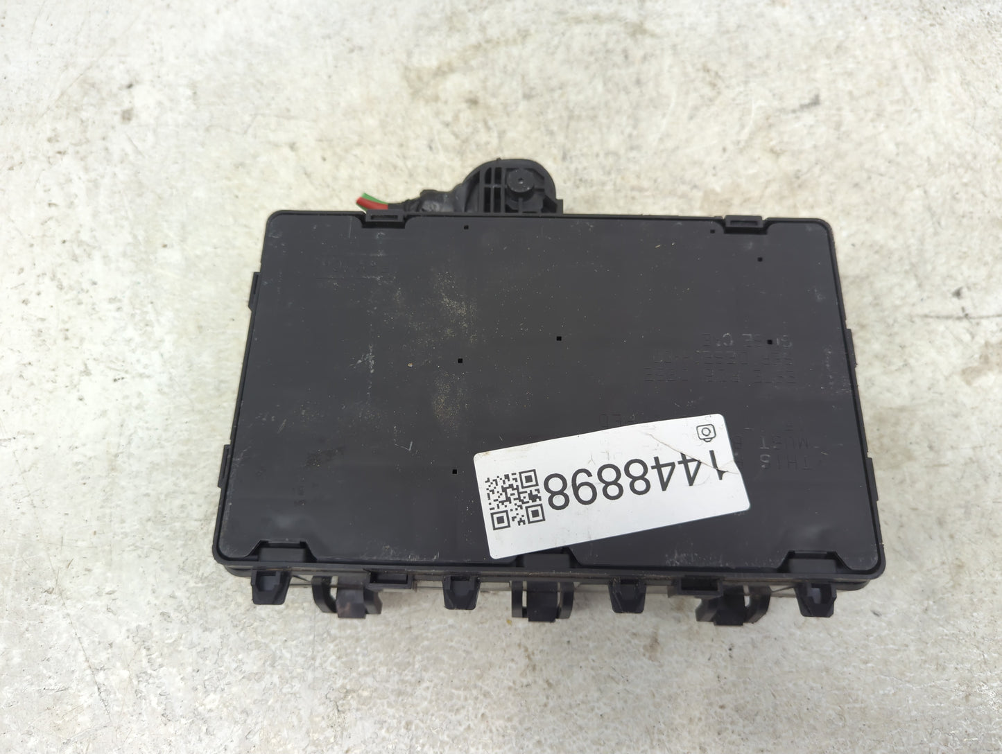 2015-2016 Ford Fusion Fusebox Fuse Box Panel Relay Module P/N:FG9T14A067BB 8T2T-14B192-AB, 8T2T-14B192-BA Fits Fits 2015 201