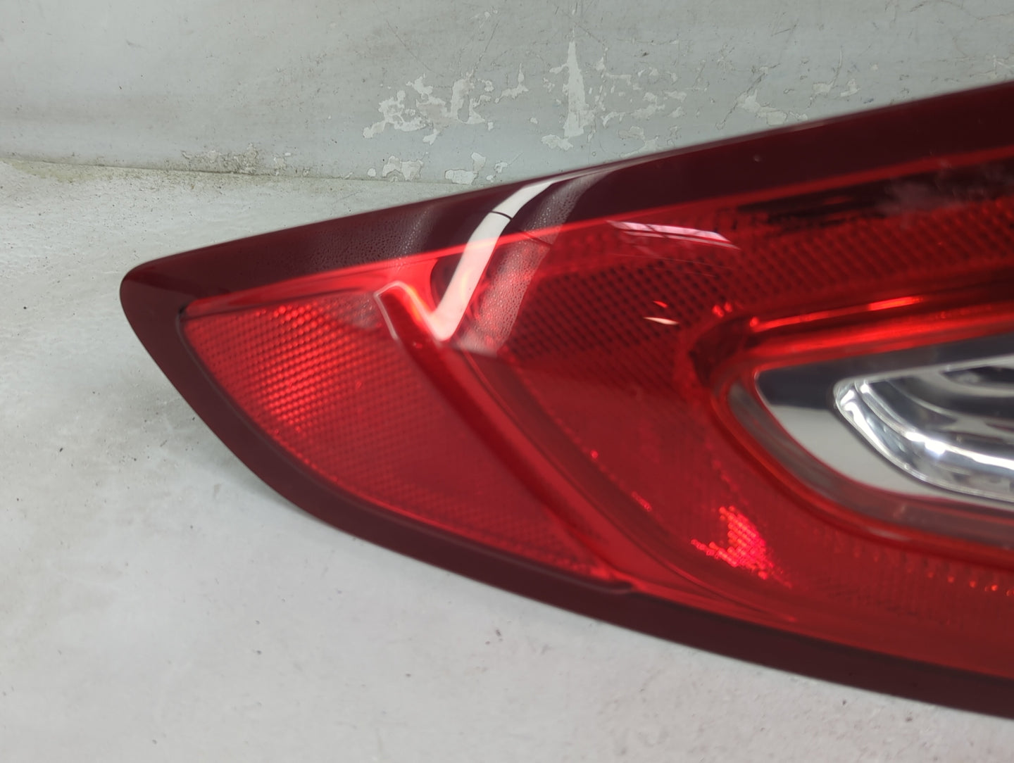 2013-2016 Ford Fusion Tail Light Assembly Driver Left OEM P/N:DS73-13405-AG Fits Fits 2013 2014 2015 2016 OEM Used Auto Part