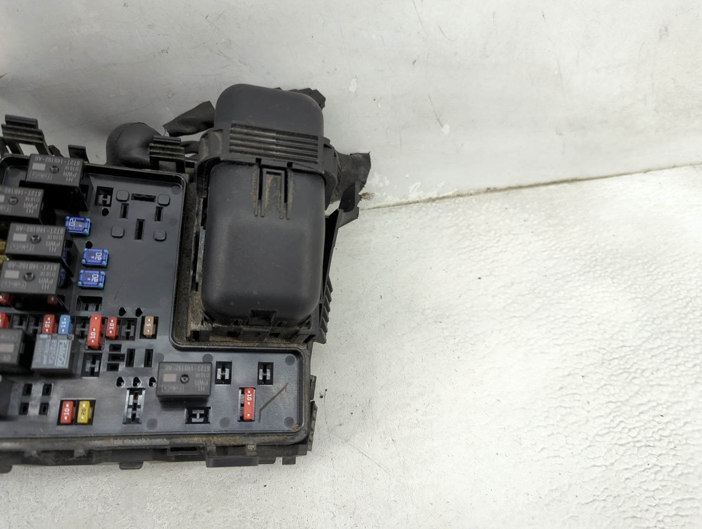2015-2016 Ford Fusion Fusebox Fuse Box Panel Relay Module P/N:G2GT14A075AA BT2T-14B192-AB, BV-2618192-BA Fits Fits 2015 2016