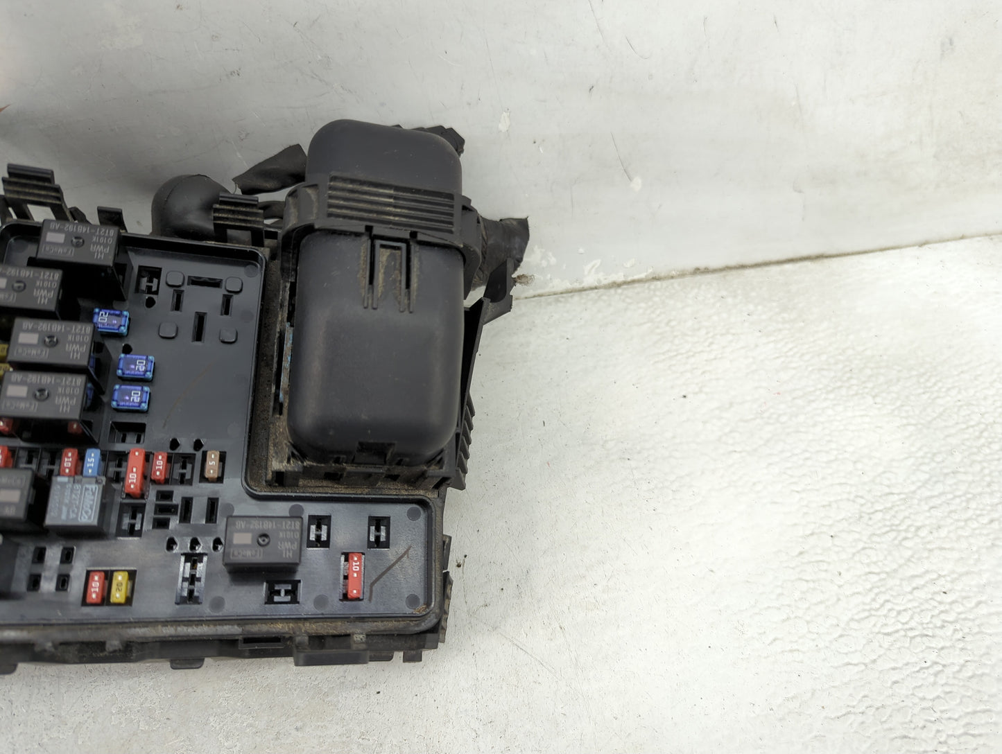 2015-2016 Ford Fusion Fusebox Fuse Box Panel Relay Module P/N:G2GT14A075AA BT2T-14B192-AB, BV-2618192-BA Fits Fits 2015 2016