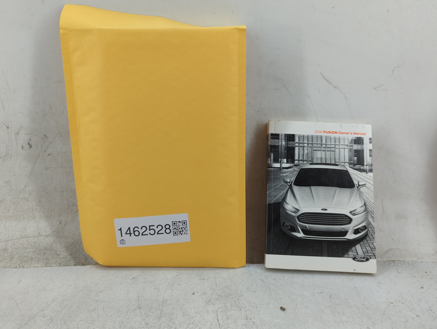 2016 Ford Fusion Owners Manual Book Guide P/N:GE5J19A321AA OEM Used Auto Parts - Oemusedautoparts1.com