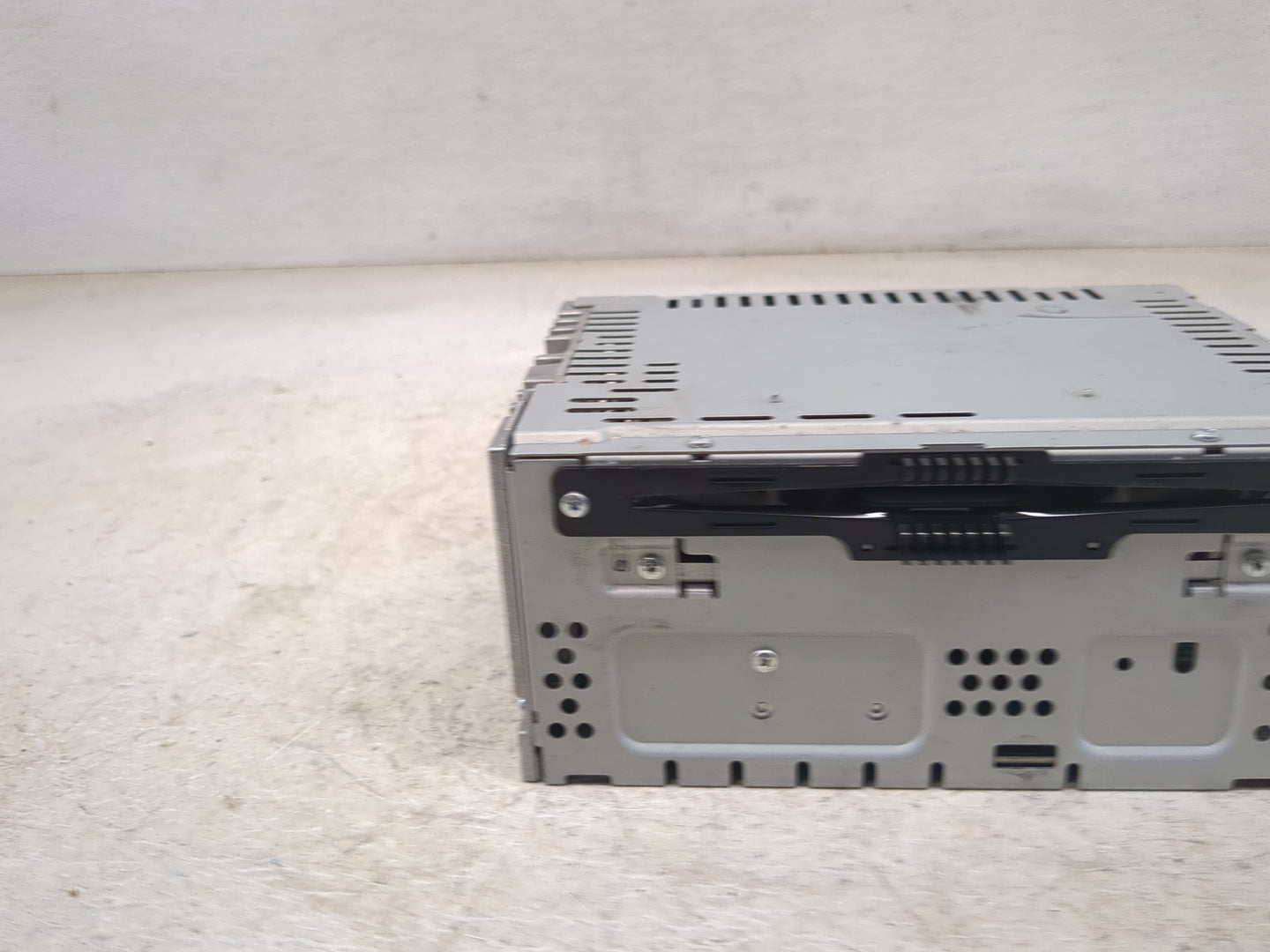 2016 Ford Fusion Radio AM FM Cd Player Receiver Replacement Fits OEM Used Auto Parts - Oemusedautoparts1.com