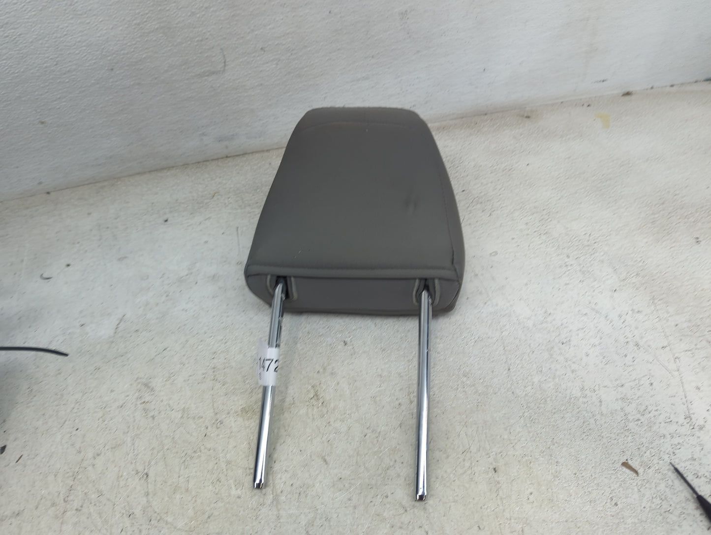 2016 Ford Fusion Headrest Head Rest Front Driver Seat Gray 1472393 - Oemusedautoparts1.com