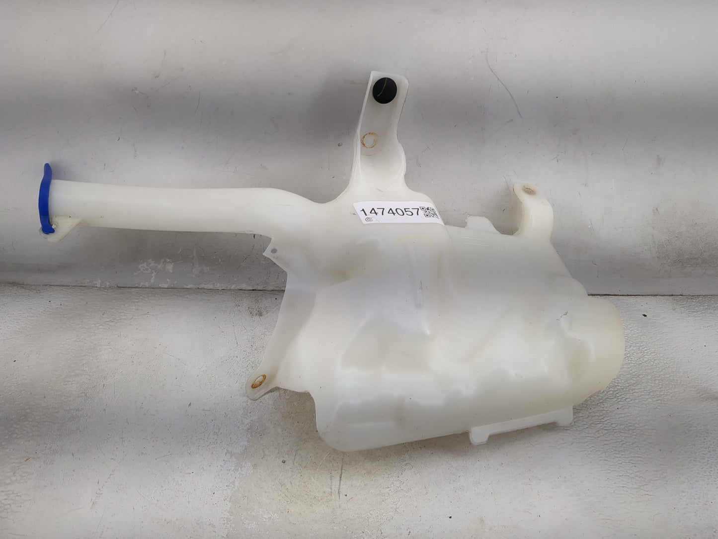 2015-2016 Ford Fusion Windshield Washer Fluid Reservoir Bottle Oem 1474057 - Oemusedautoparts1.com