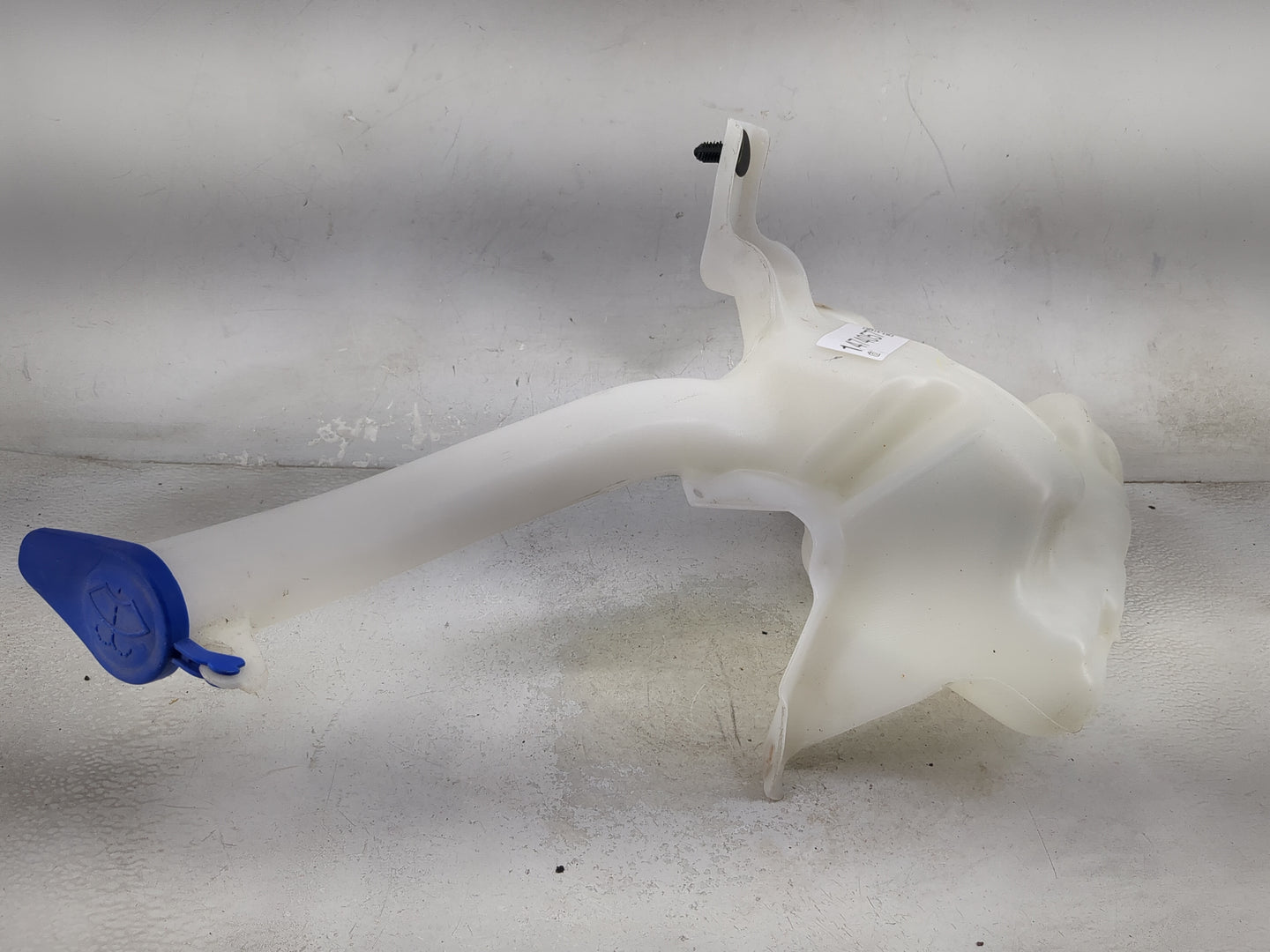 2015-2016 Ford Fusion Windshield Washer Fluid Reservoir Bottle Oem 1474057 - Oemusedautoparts1.com