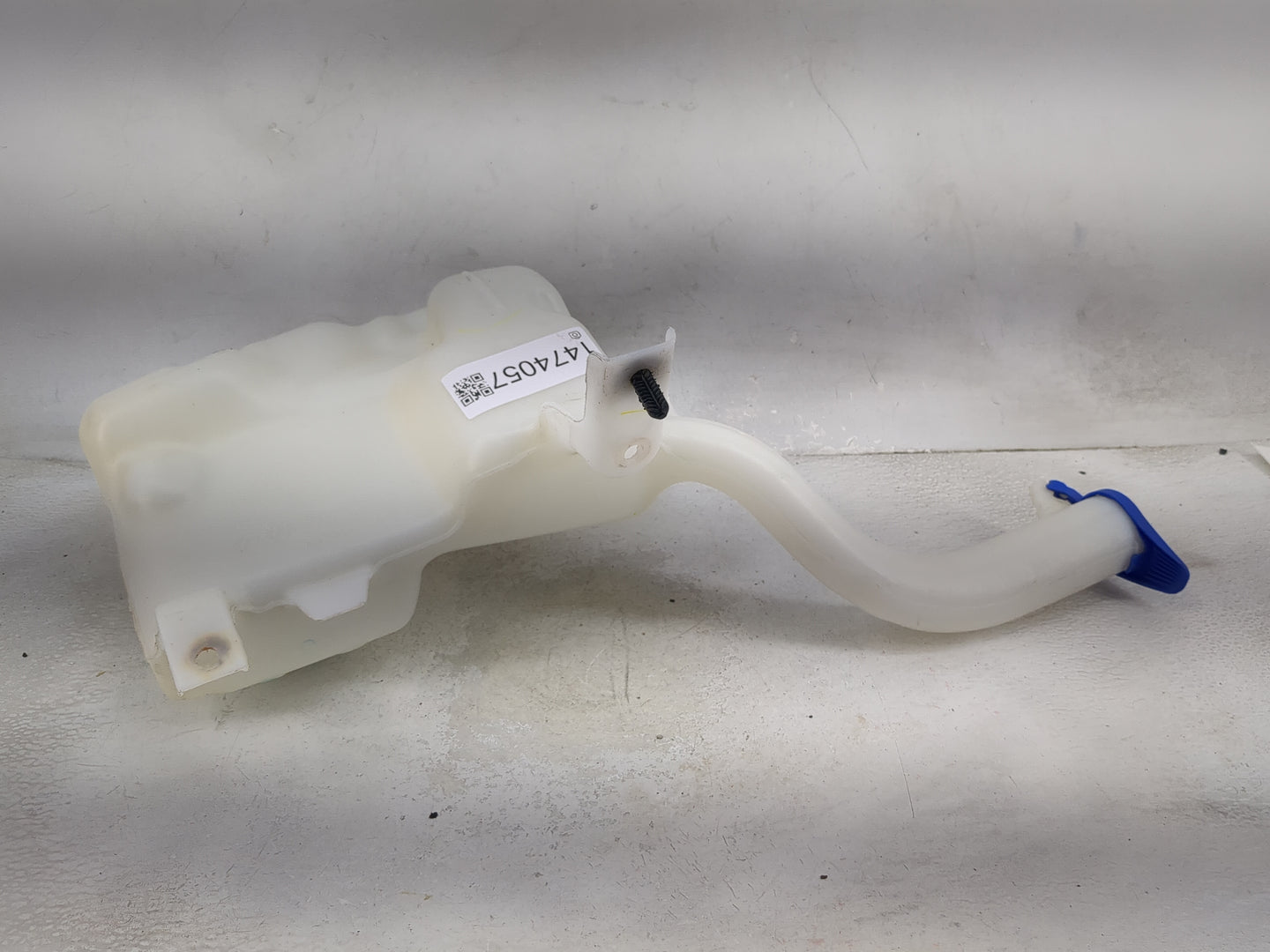 2015-2016 Ford Fusion Windshield Washer Fluid Reservoir Bottle Oem 1474057 - Oemusedautoparts1.com