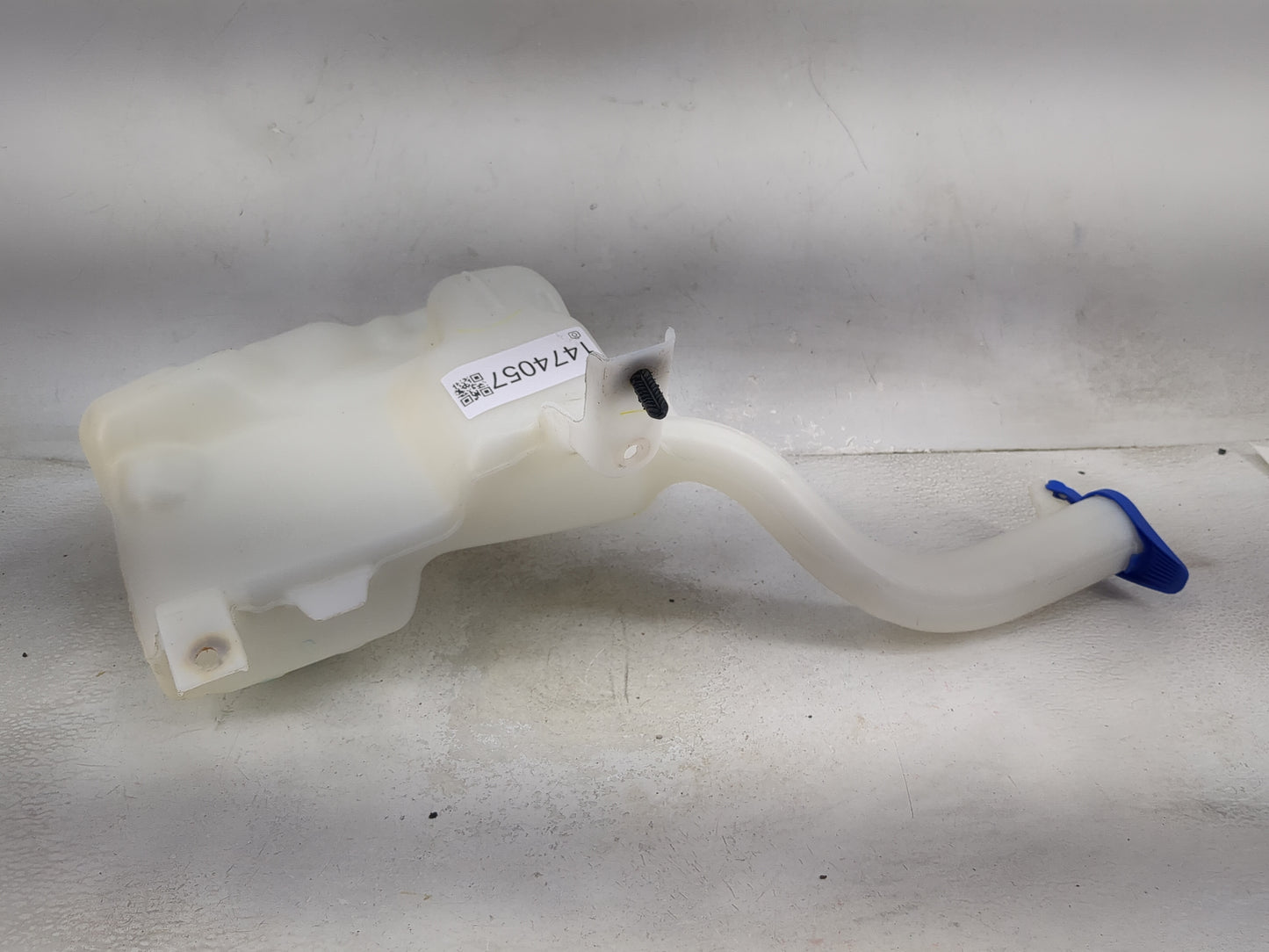 2015-2016 Ford Fusion Windshield Washer Fluid Reservoir Bottle Oem 1474057 - Oemusedautoparts1.com