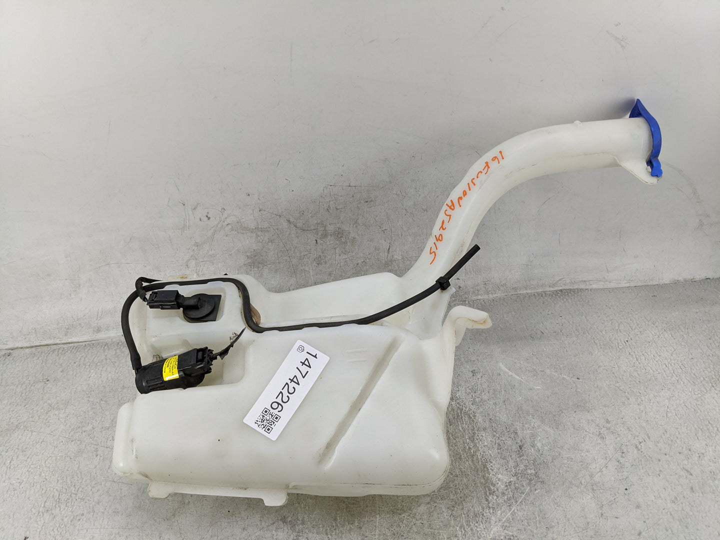 2015-2016 Ford Fusion Windshield Washer Fluid Reservoir Bottle Oem 1474226 - Oemusedautoparts1.com