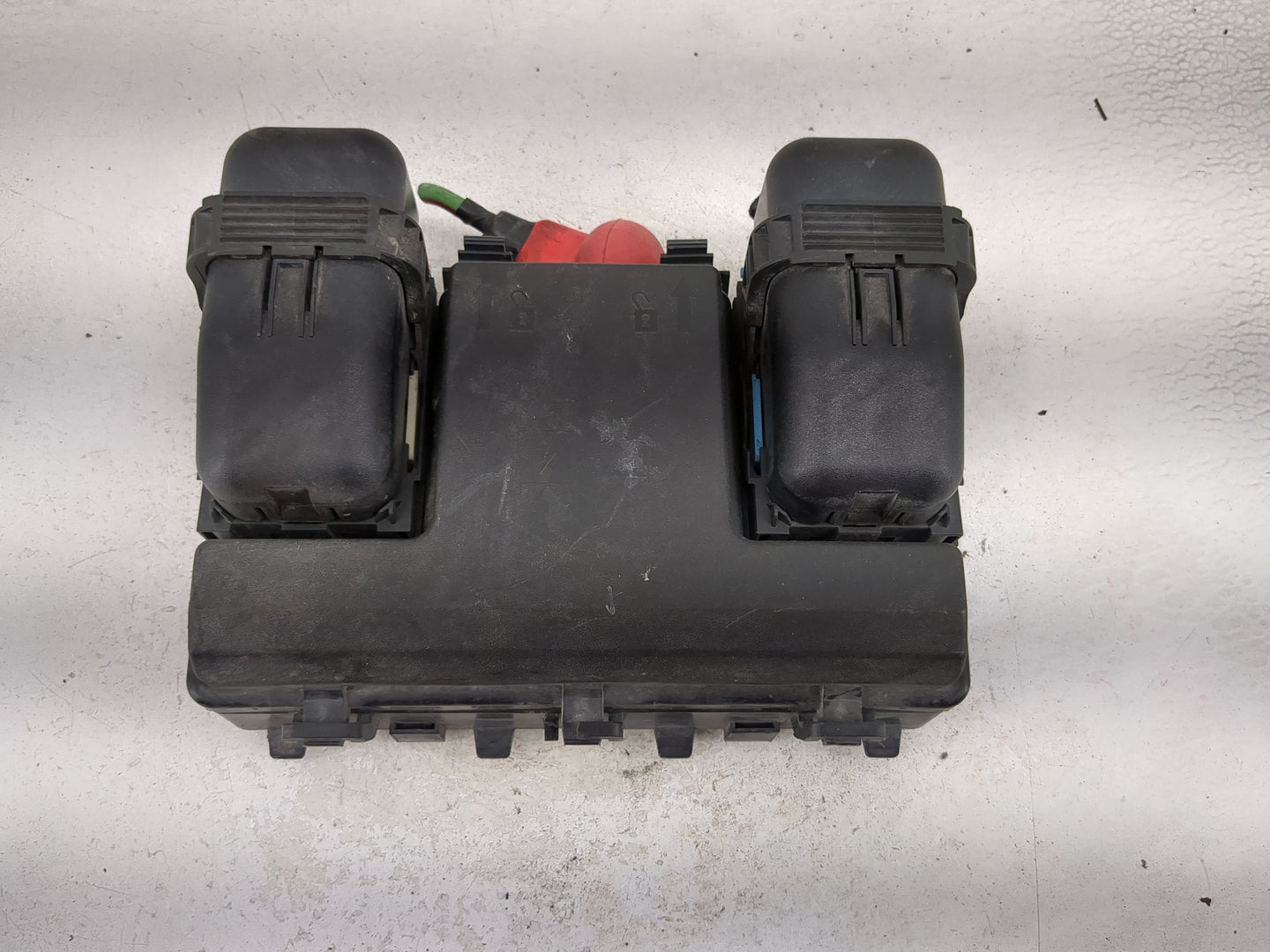 2015-2016 Ford Fusion Fusebox Fuse Box Panel Relay Module P/N:G2GT14A075AA 8T2T-14B192-AB, 8T2T-14B192-BA Fits Fits 2015 201