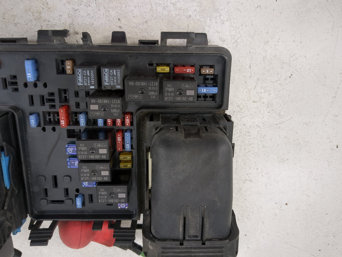 2015-2016 Ford Fusion Fusebox Fuse Box Panel Relay Module P/N:G2GT14A075AA 8T2T-14B192-AB, 8T2T-14B192-BA Fits Fits 2015 201