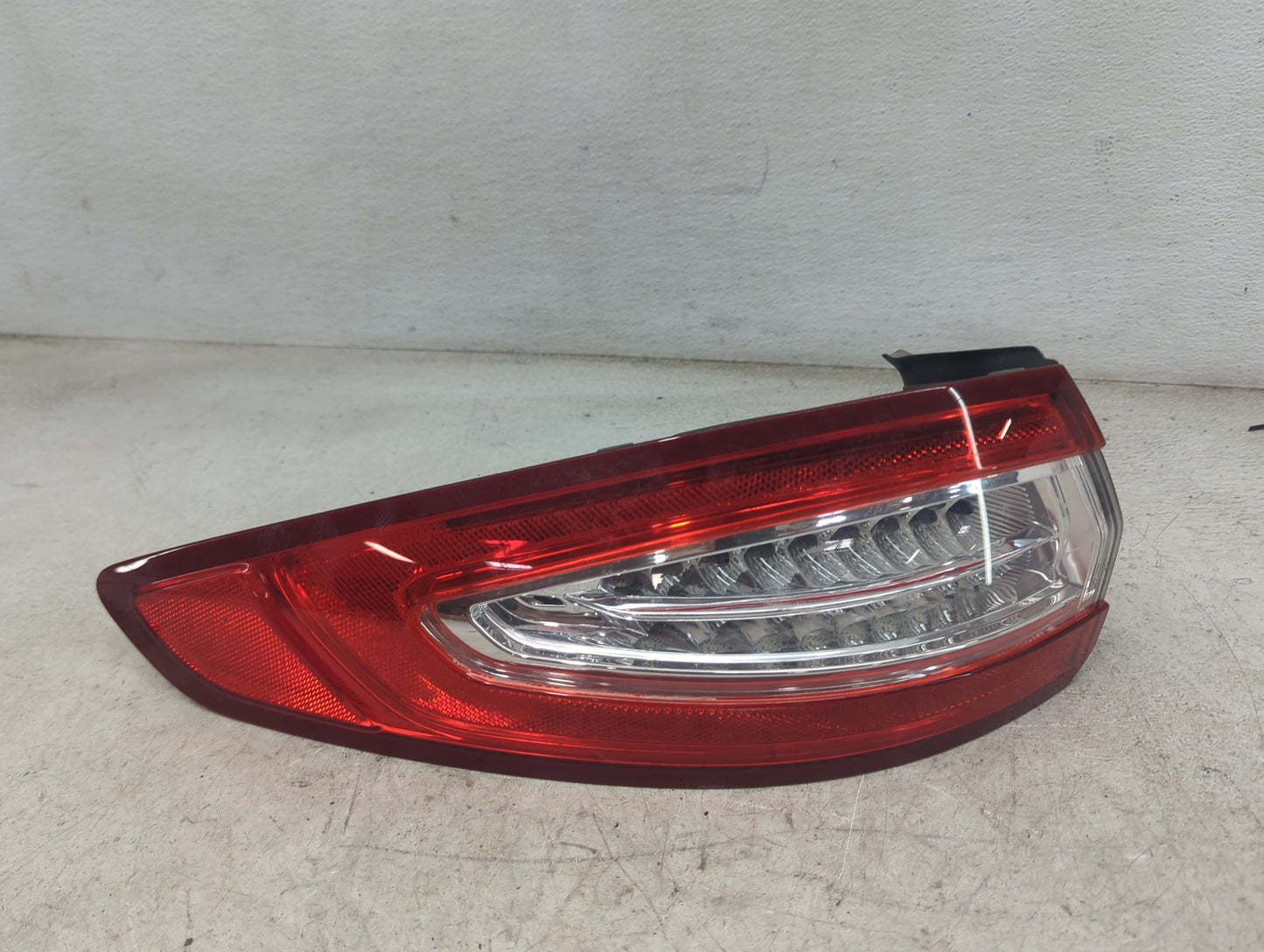 2013-2016 Ford Fusion Tail Light Assembly Driver Left OEM P/N:DS73-13405-AJ FO2818102 Fits Fits 2013 2014 2015 2016 OEM Used