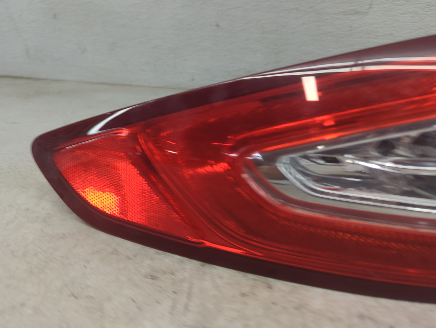 2013-2016 Ford Fusion Tail Light Assembly Driver Left OEM P/N:DS73-13405-AJ FO2818102 Fits Fits 2013 2014 2015 2016 OEM Used
