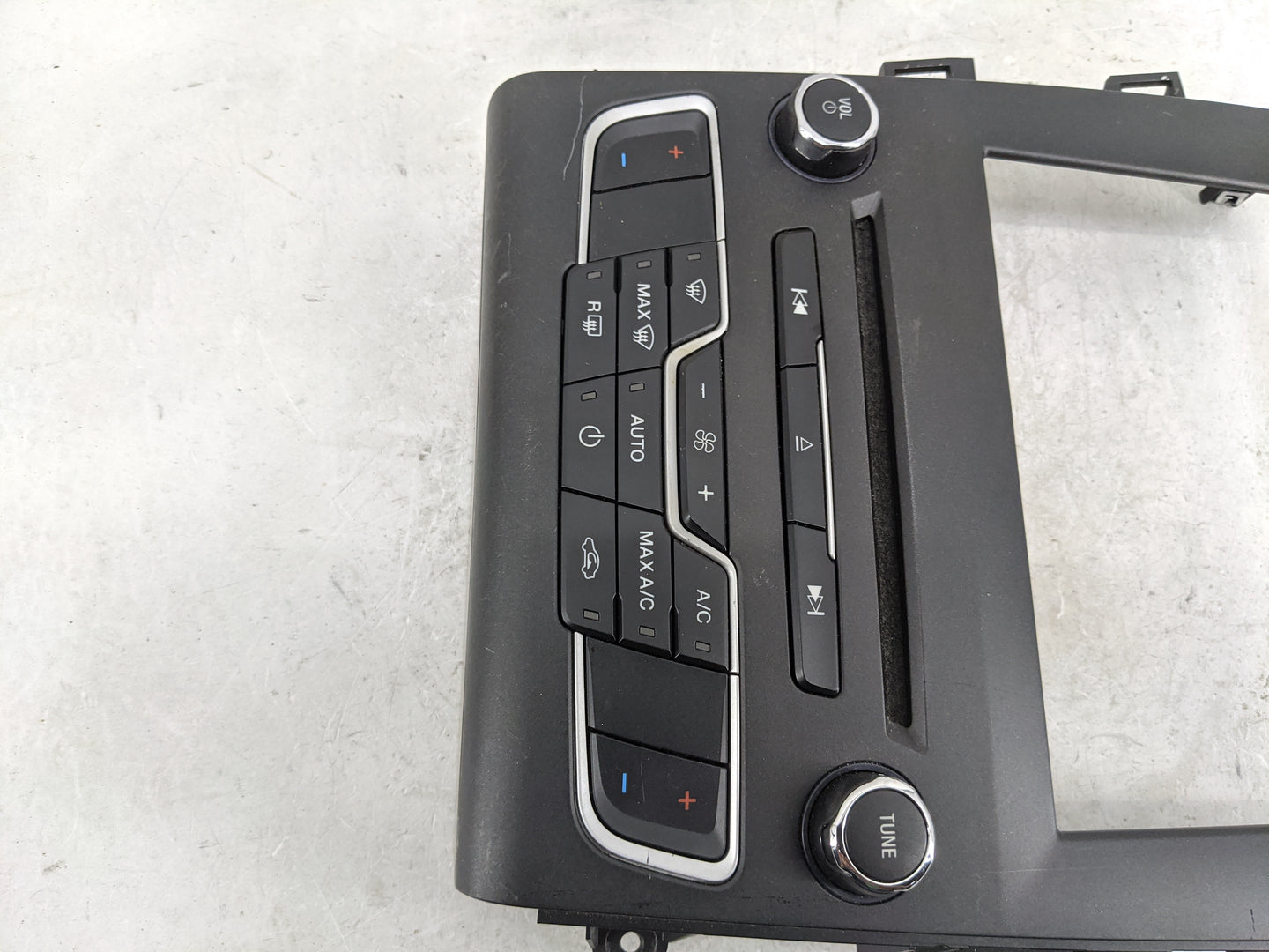 2016-2016 Ford Fusion Radio Control Panel 1483047 - Oemusedautoparts1.com