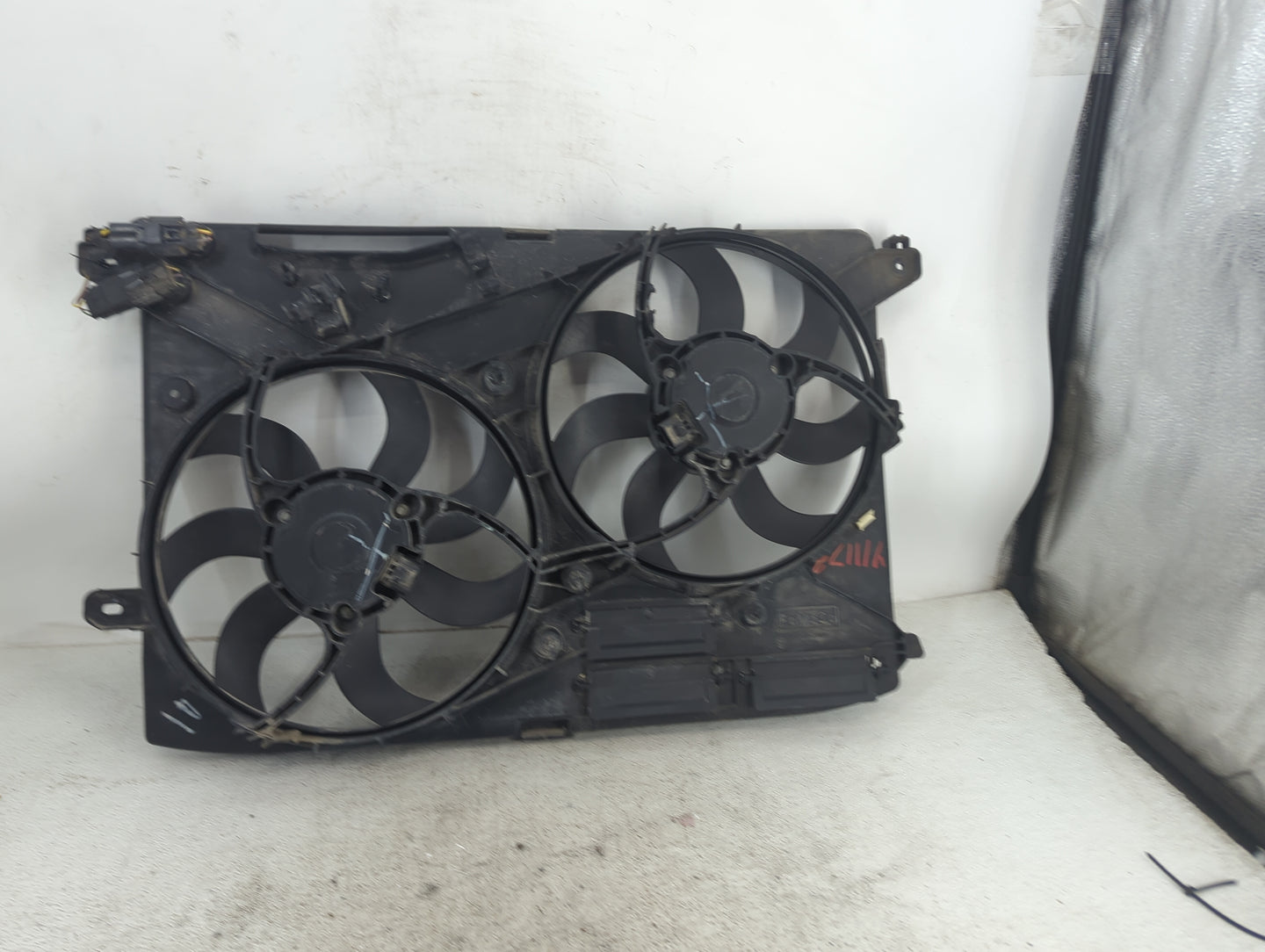2013-2020 Ford Fusion Electric Radiator Cooling Fan Motor Assembly P/N:10890420 10890620 Fits OEM Used Auto Parts - Oemuseda