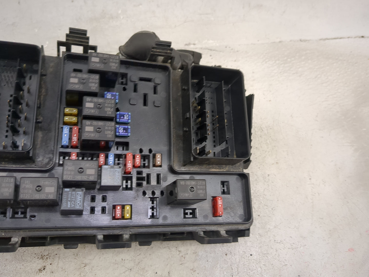 2015-2016 Ford Fusion Fusebox Fuse Box Panel Relay Module P/N:G2GT14A075AA Fits Fits 2015 2016 OEM Used Auto Parts - Oemused