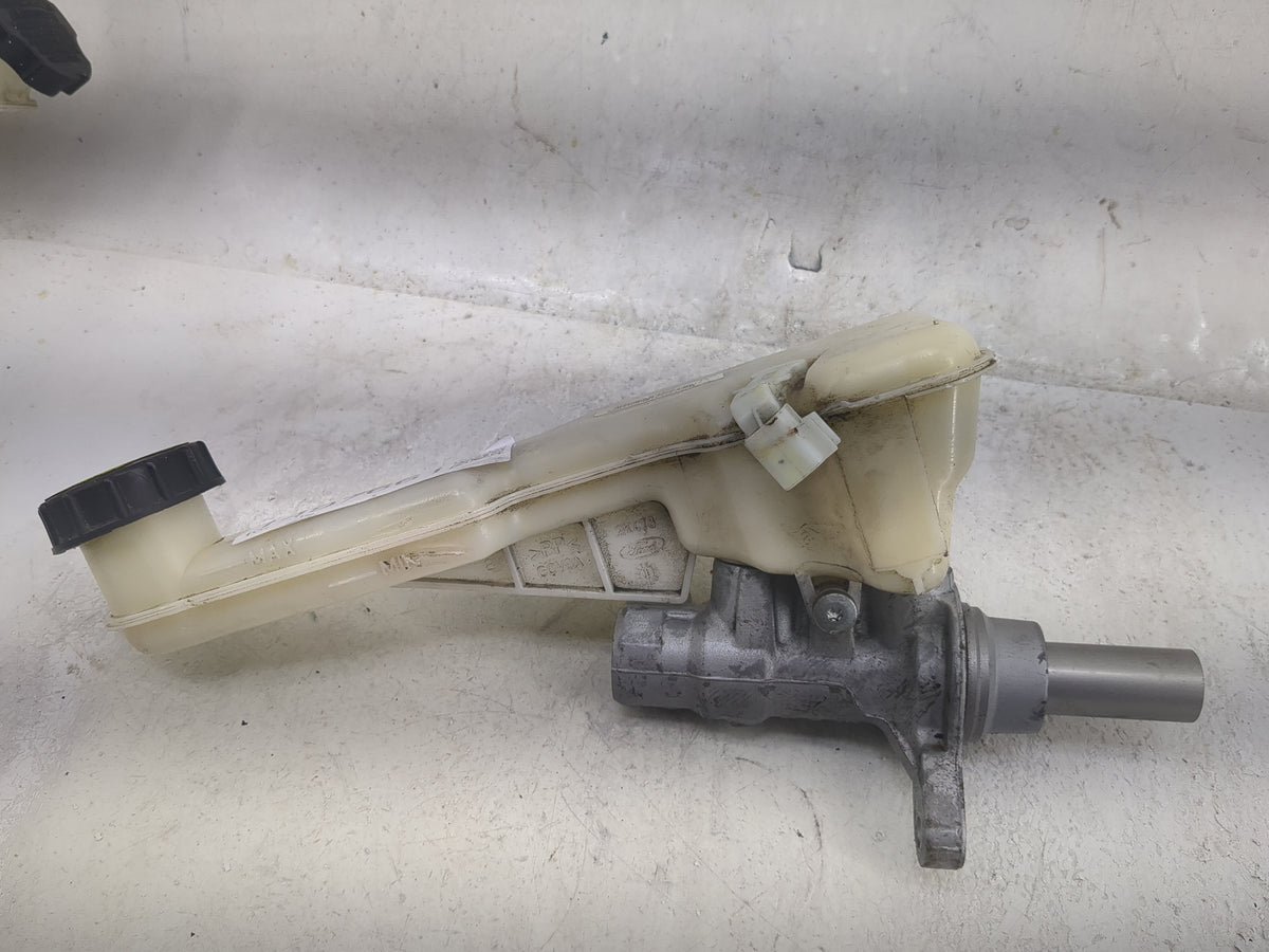 2013-2016 Ford Fusion Brake Master Cylinder 1497661 - Oemusedautoparts1.com