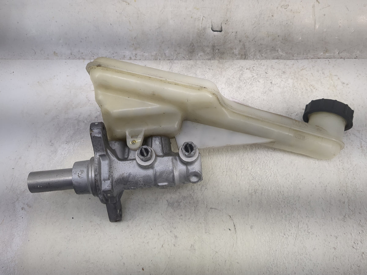 2013-2016 Ford Fusion Brake Master Cylinder 1497661 - Oemusedautoparts1.com