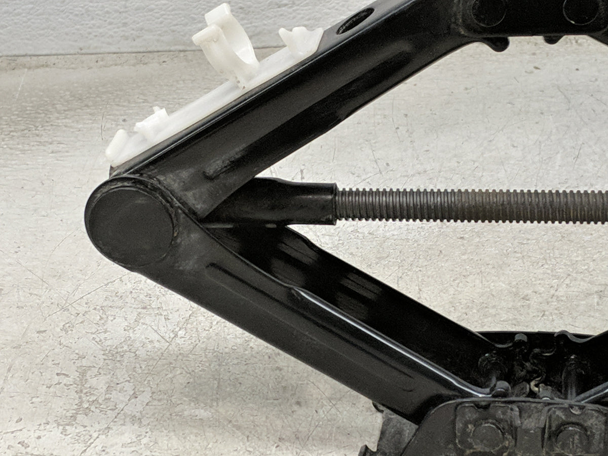 2016 Ford Fusion Spare Scissor Car Jack 1500074 - Oemusedautoparts1.com