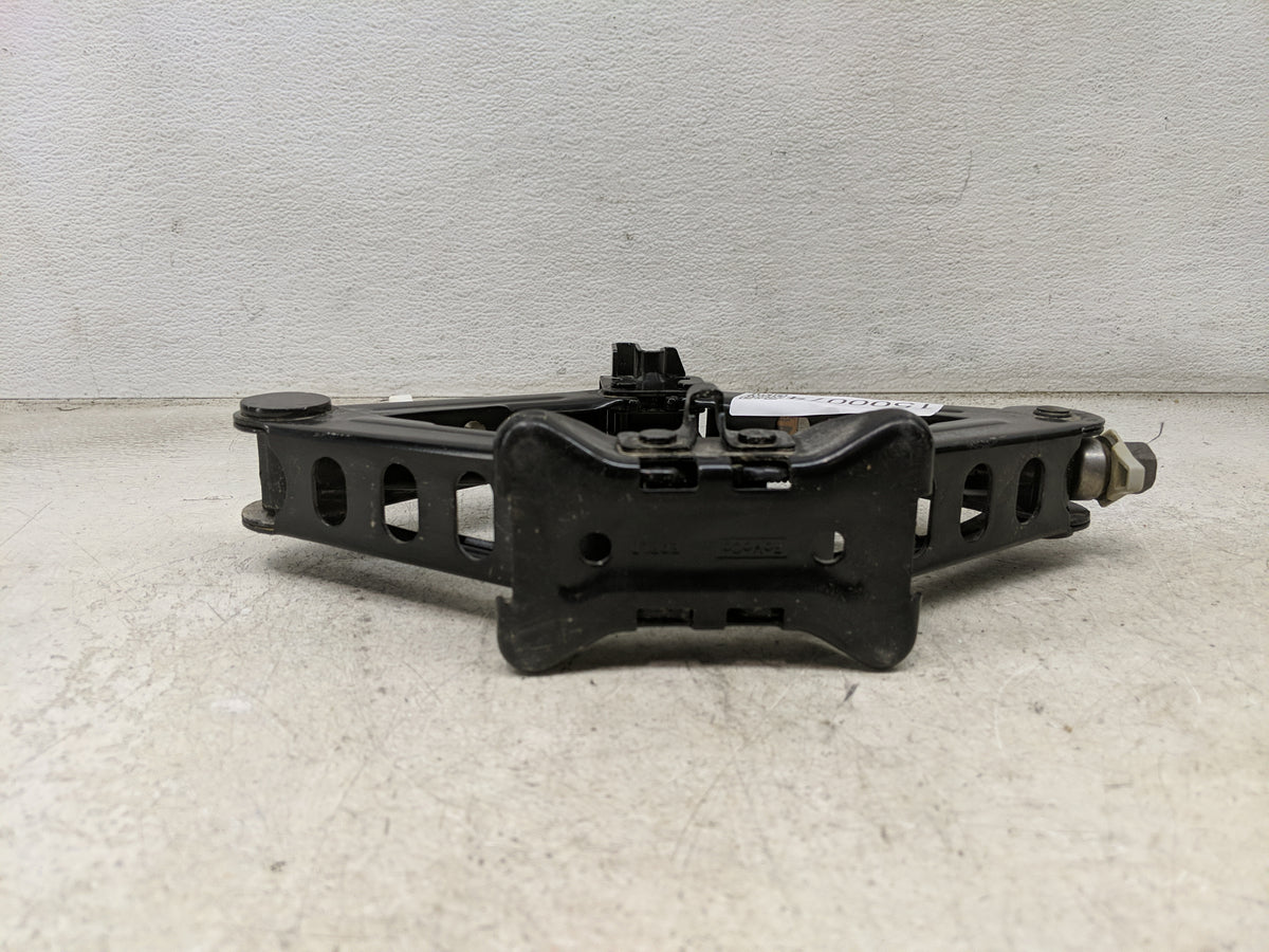 2016 Ford Fusion Spare Scissor Car Jack 1500074 - Oemusedautoparts1.com