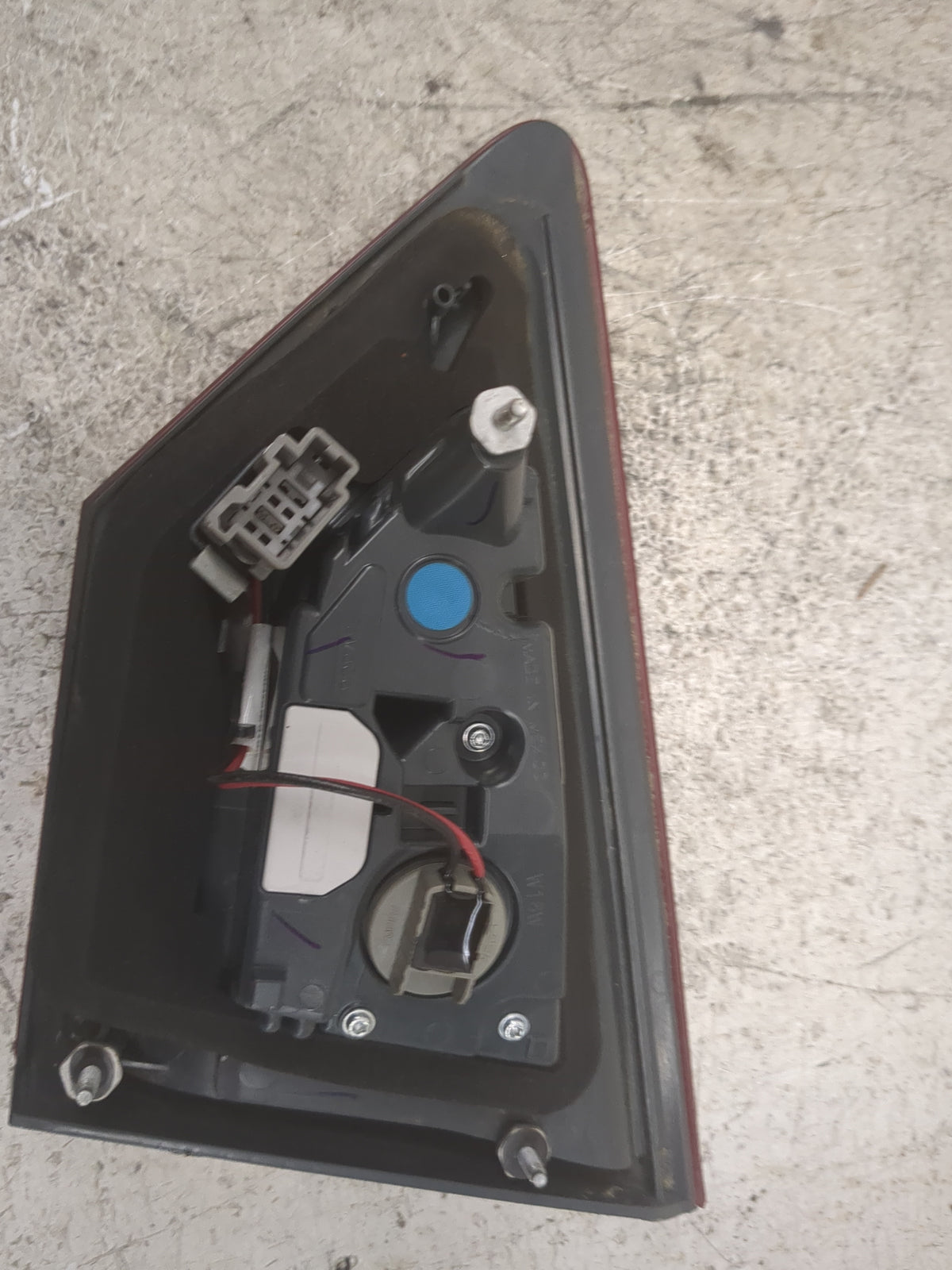 2013-2016 Ford Fusion Driver Left Side Deck Lid Mounted Tail Light Red - Oemusedautoparts1.com