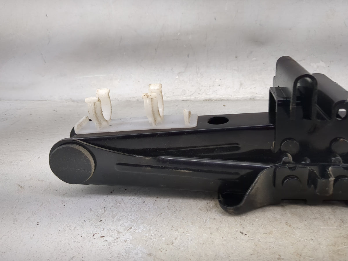 2016 Ford Fusion Spare Scissor Car Jack 1512519 - Oemusedautoparts1.com