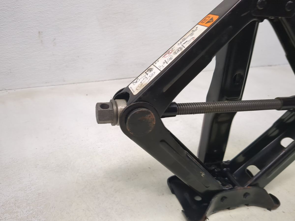 2016 Ford Fusion Spare Scissor Car Jack 1513389 - Oemusedautoparts1.com