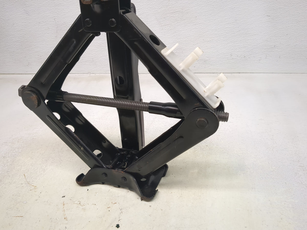 2016 Ford Fusion Spare Scissor Car Jack 1513389 - Oemusedautoparts1.com